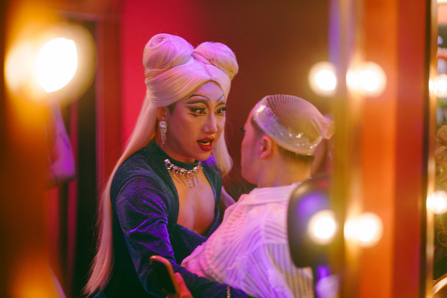 Vai diễn Rau Muống Đồng của Lâm Nguyễn trong phim gây ấn tượng với tạo hình drag queen
