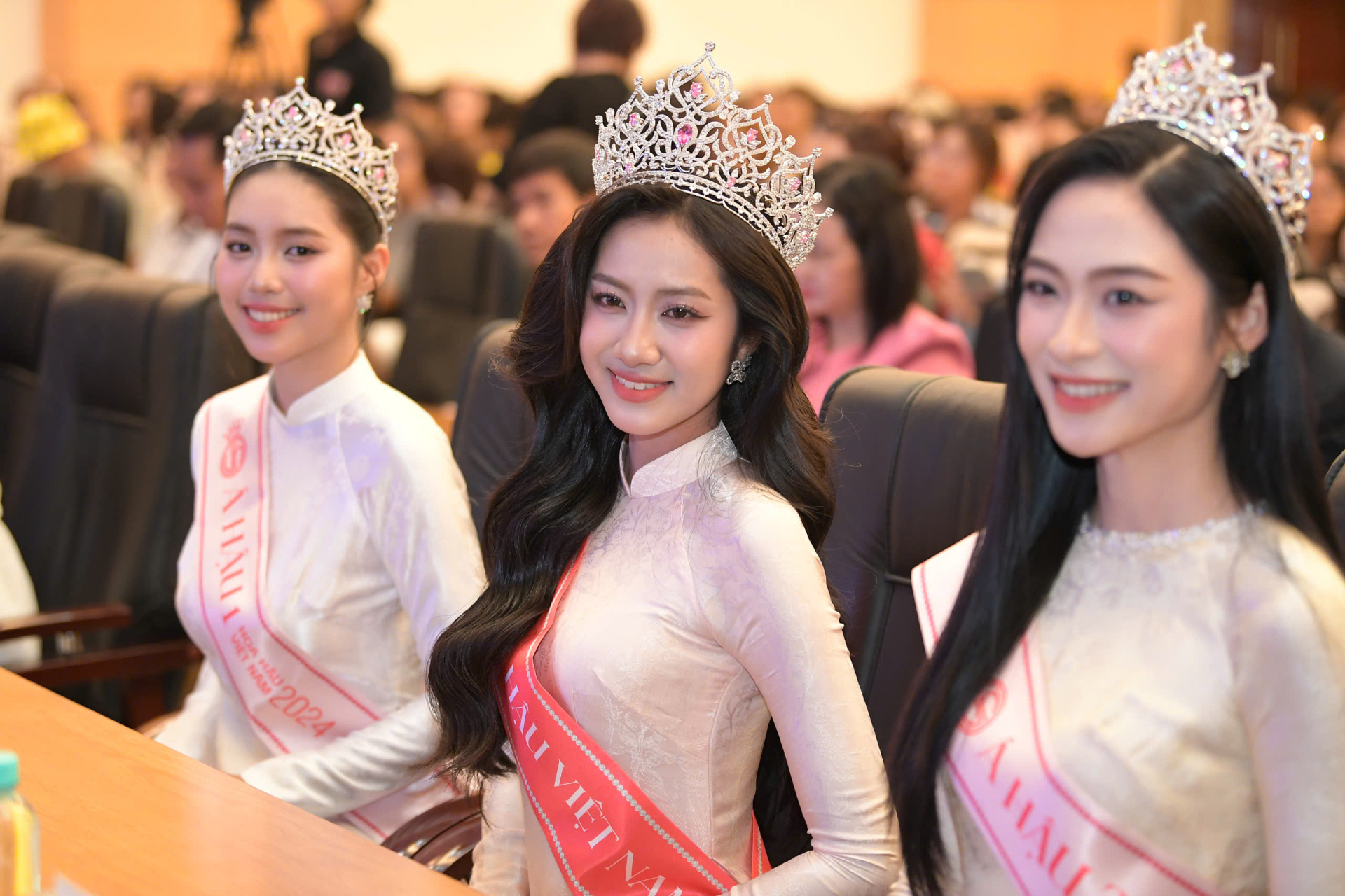 Top 3 Hoa hậu Việt Nam 2024 trong buổi giao lưu tại trường Đại học Tài chính Marketing chiều ngày 7/7