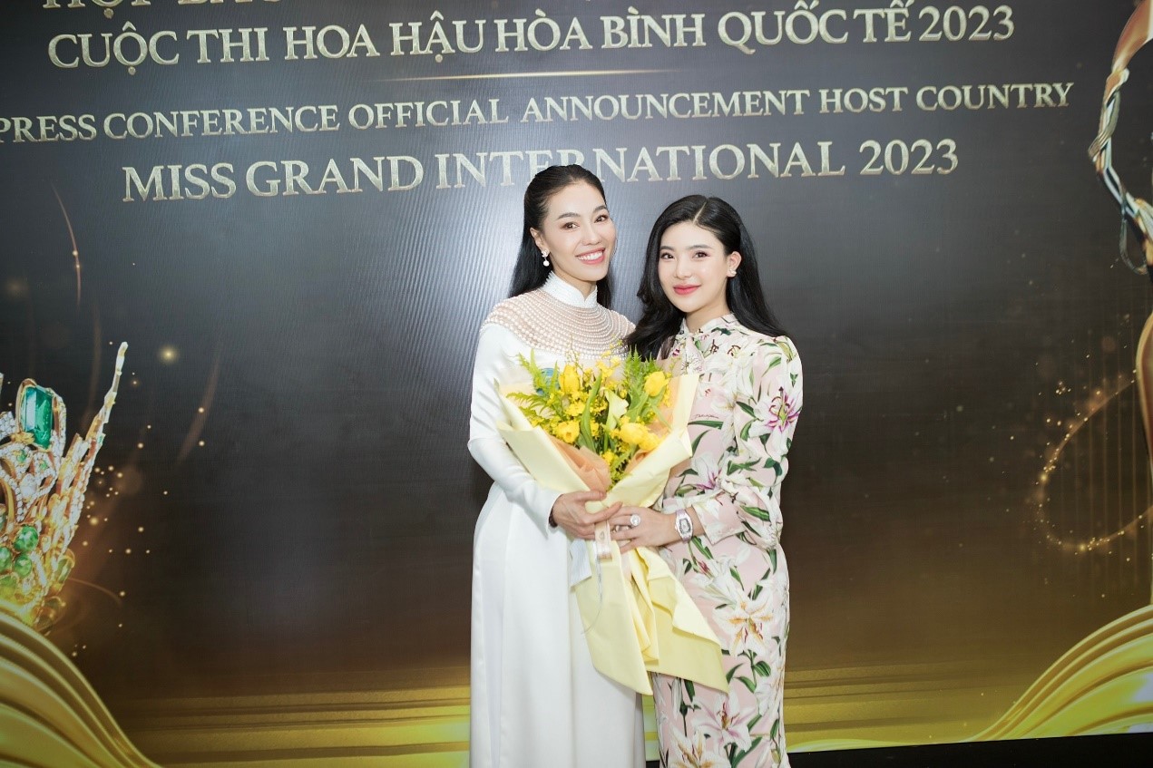 Doanh nhân Thu Trang thanh lịch chúc mừng “bà trùm Hoa hậu” đăng cai MGI 2023 - ảnh 3