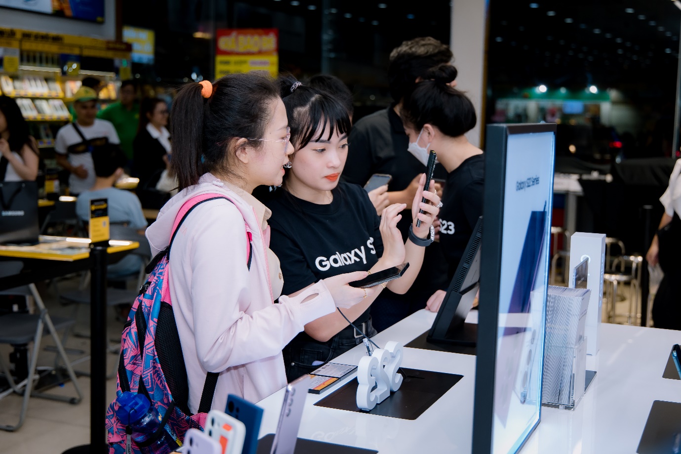 Giới trẻ háo hức nhận Galaxy S23 Series sớm trong ngày khai trương cửa hàng trải nghiệm Samsung GalaxyZone - ảnh 3