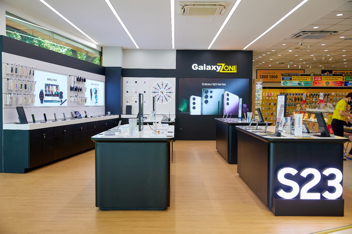 Giới trẻ háo hức nhận Galaxy S23 Series sớm trong ngày khai trương cửa hàng trải nghiệm Samsung GalaxyZone - ảnh 2