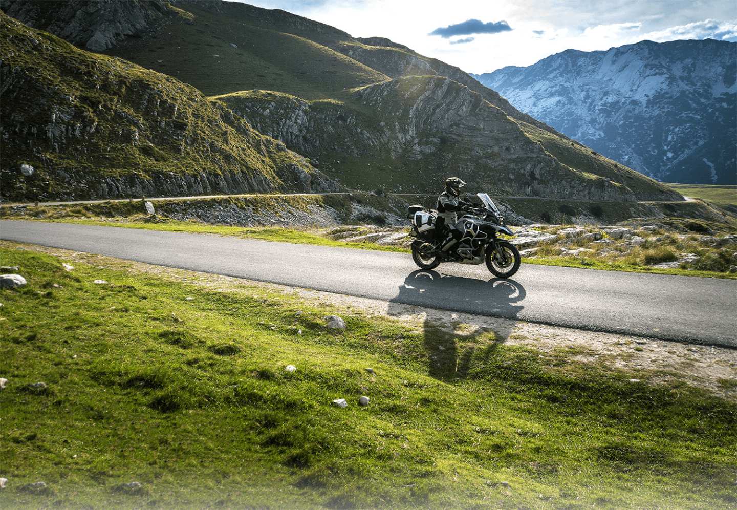 Cùng bảo hiểm AAA khám phá 4 lợi ích tuyệt vời khi du lịch bằng xe gắn máy - ảnh 1