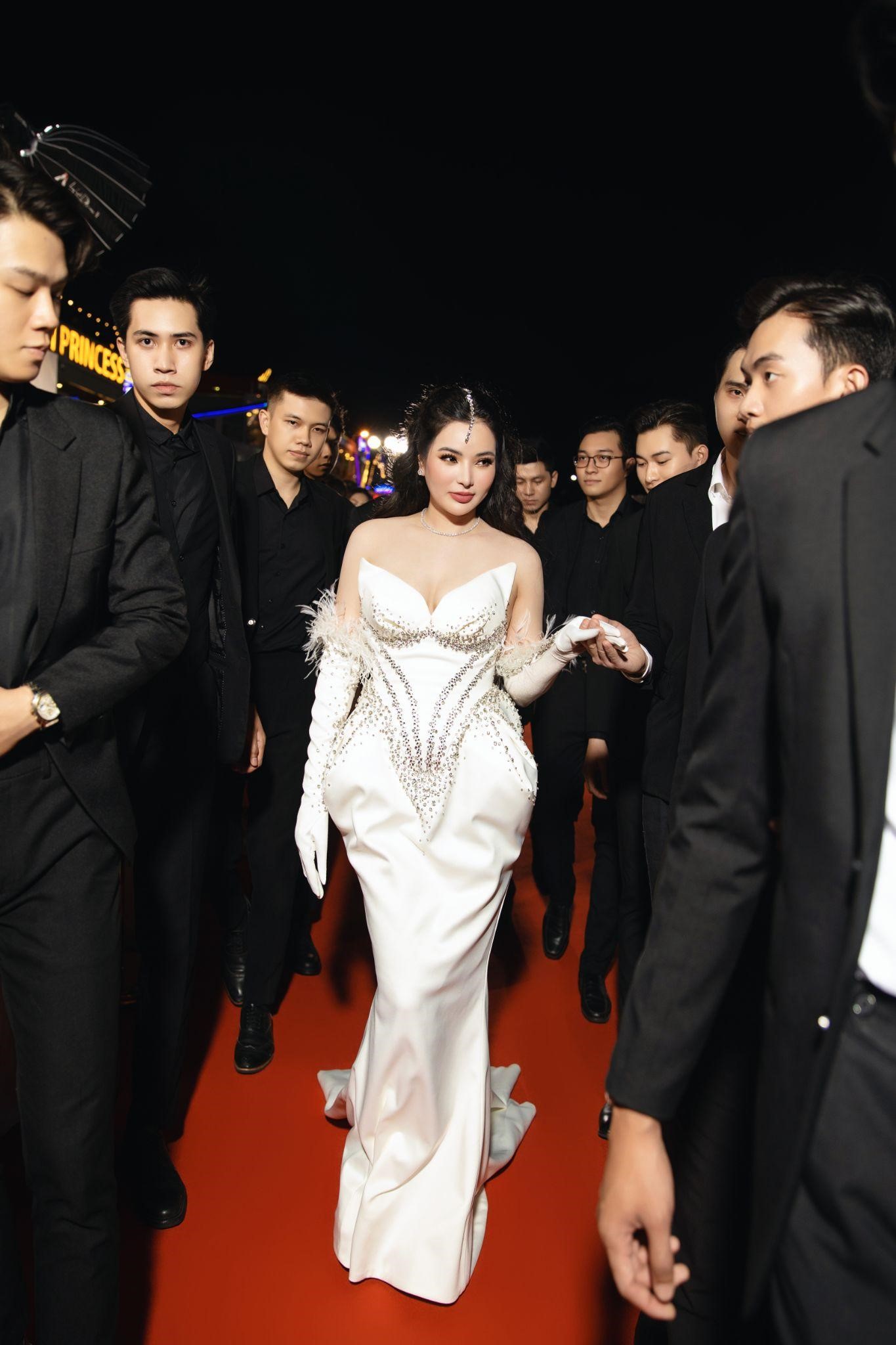 CEO Cao Thị Thùy Dung hút mọi ánh nhìn tại thảm đỏ sự kiện lớn nhất năm của Top White - ảnh 4