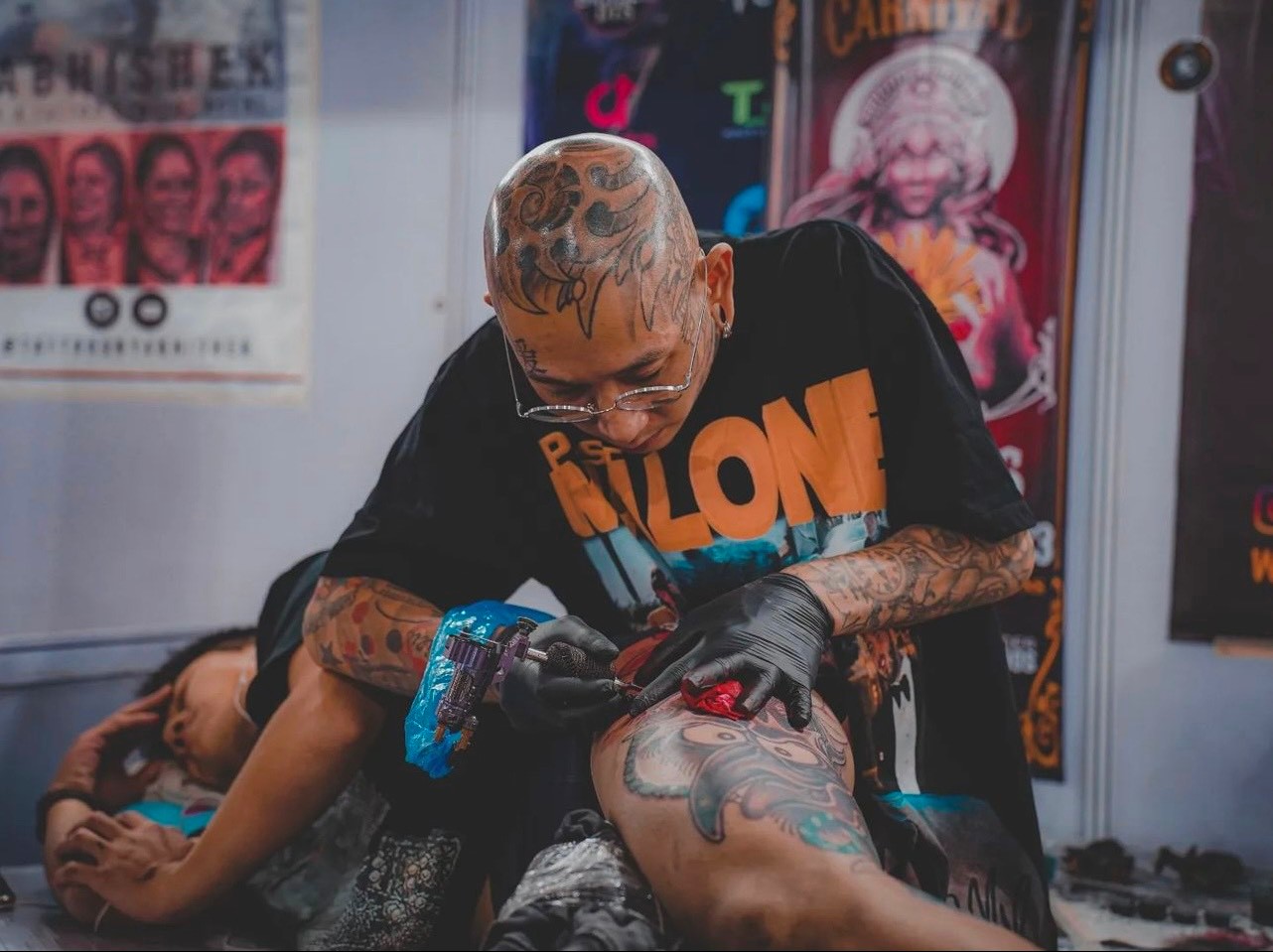 Vũ Ngọc Tân: Từ một chàng trai đam mê tattoo đến chủ nhân thương hiệu Gà Rừng Tattoo - ảnh 1