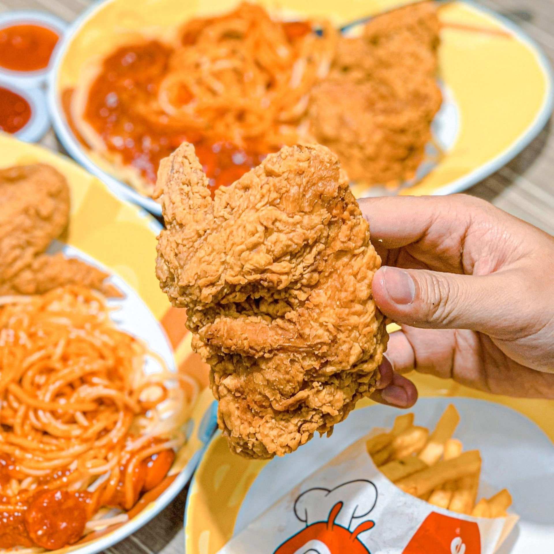 “Vua đầu bếp” Phạm Tuấn Hải chia sẻ “Bí kíp” chọn món gà rán ngon hợp vị - ảnh 1