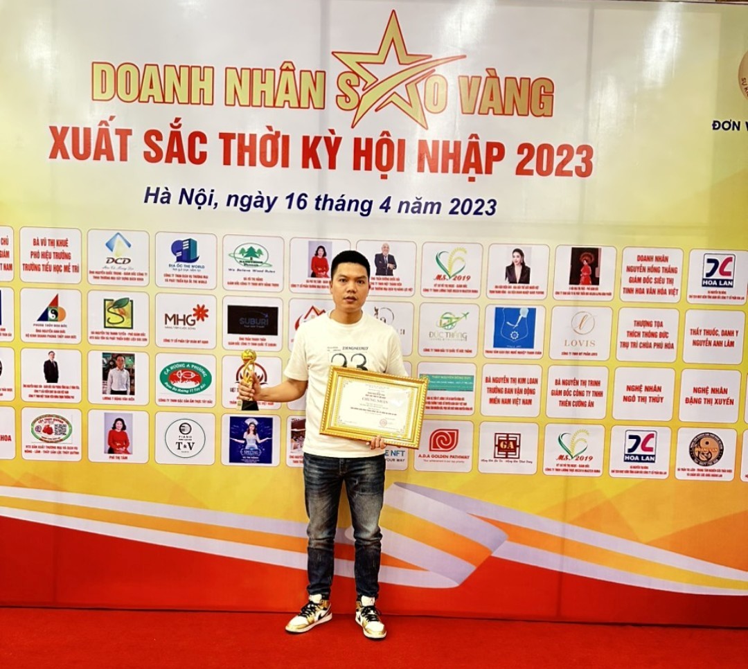 Thầy nho Trần Hoài Giang làm thiện nguyện nơi đền Ông Hoàng Bảy Bảo Hà - ảnh 1