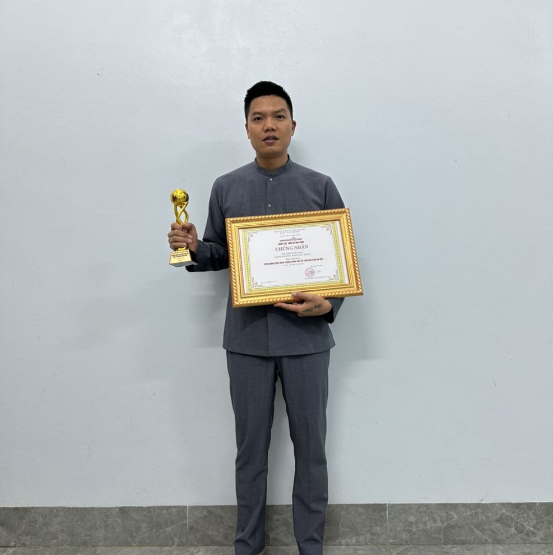 Thầy nho Trần Hoài Giang làm thiện nguyện nơi đền Ông Hoàng Bảy Bảo Hà - ảnh 4