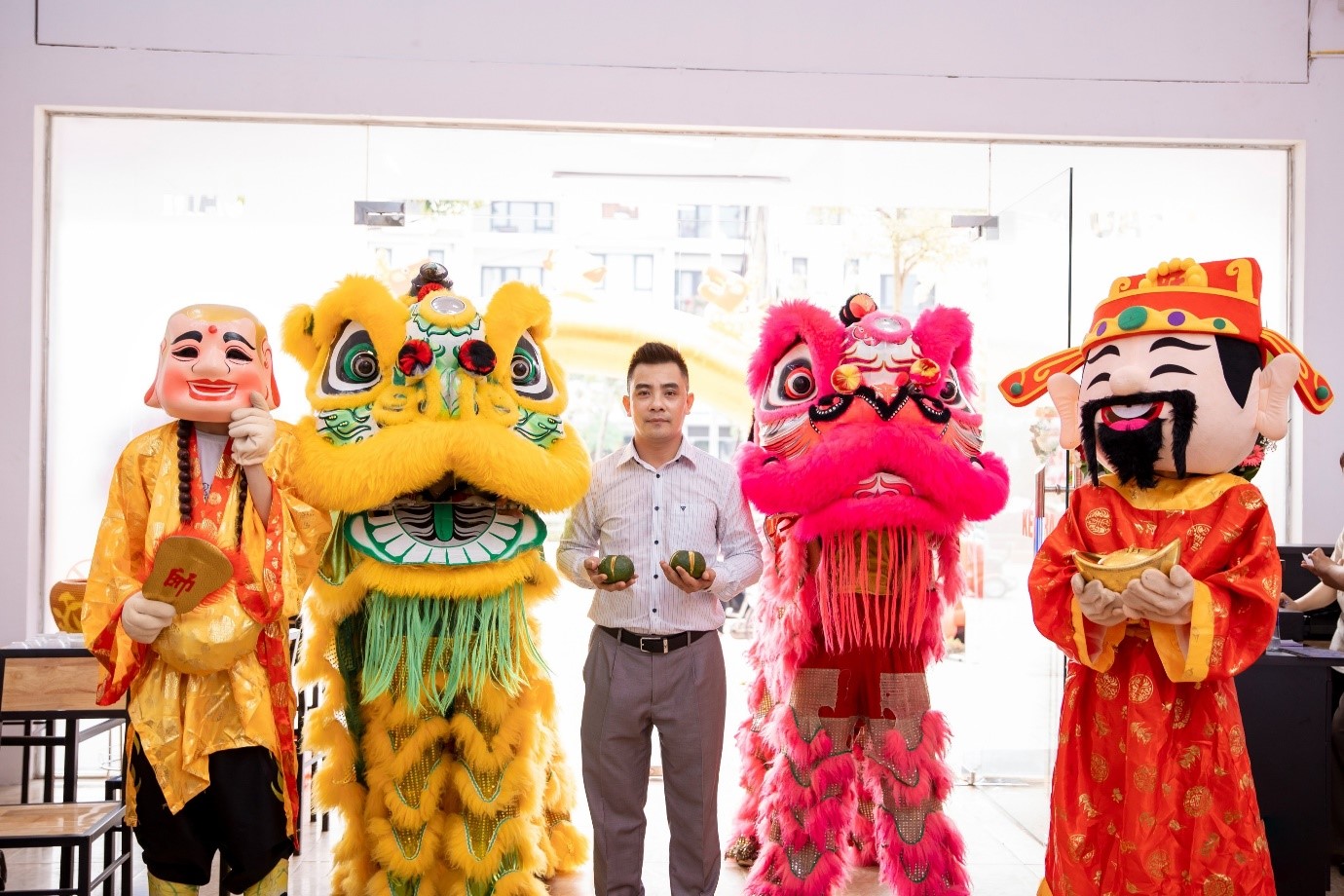 Khương Lê: Ông bố đơn thân dạy con biết nhớ về cội nguồn của mình - ảnh 3