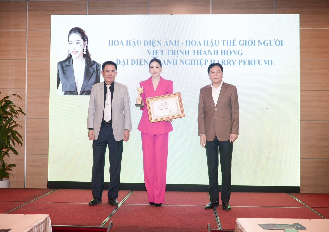 Hoa hậu Trịnh Thanh Hồng - Bà chủ H-Harry Perfume được vinh danh “Doanh nhân Sao Vàng 2023” - ảnh 2
