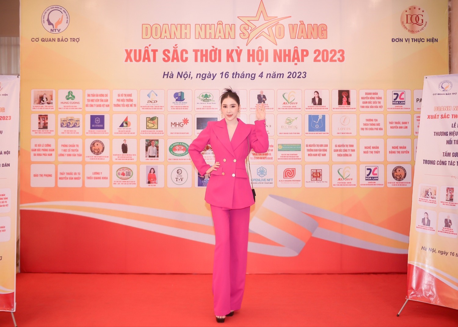Hoa hậu Trịnh Thanh Hồng - Bà chủ H-Harry Perfume được vinh danh “Doanh nhân Sao Vàng 2023” - ảnh 5