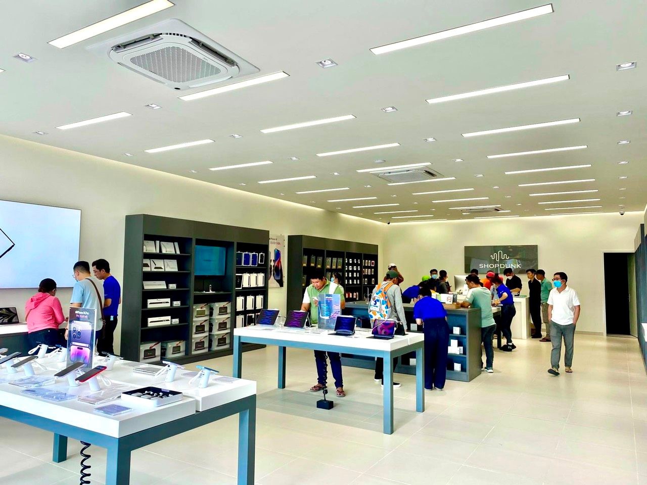 ShopDunk - Đơn vị uỷ quyền chính hãng iPhone 14 Apple tại Việt Nam - ảnh 1