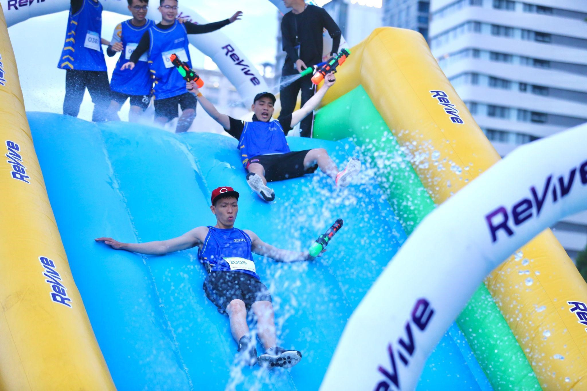 Đường chạy nước mát nhất mùa hè WATER RUN 2023 quay trở lại mùa 2 với sự đồng hành từ nhãn hàng REVIVE - ảnh 2