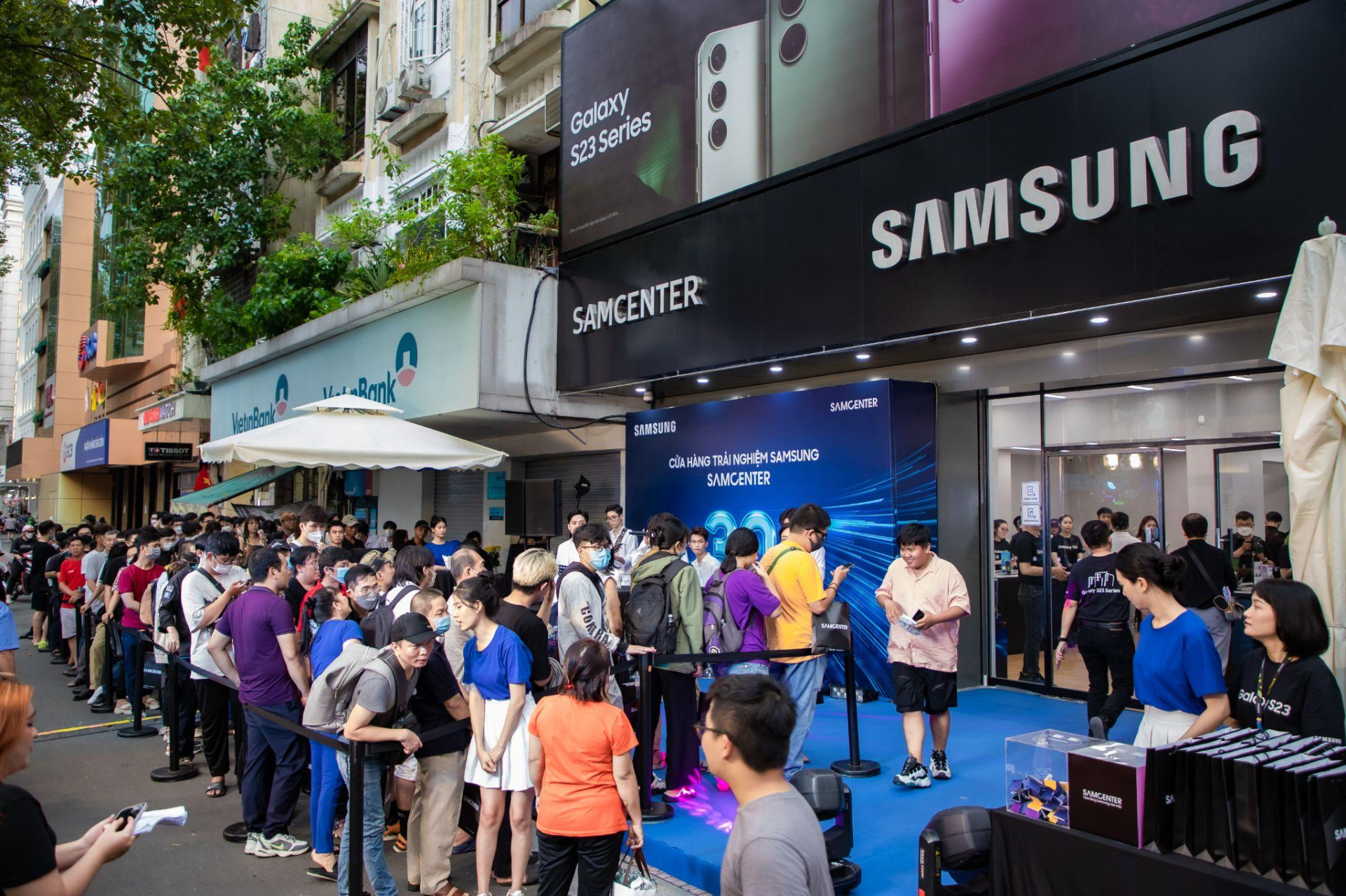Giới trẻ say đắm với không gian công nghệ tại cửa hàng trải nghiệm Samsung SamCenter thứ 30 - ảnh 1