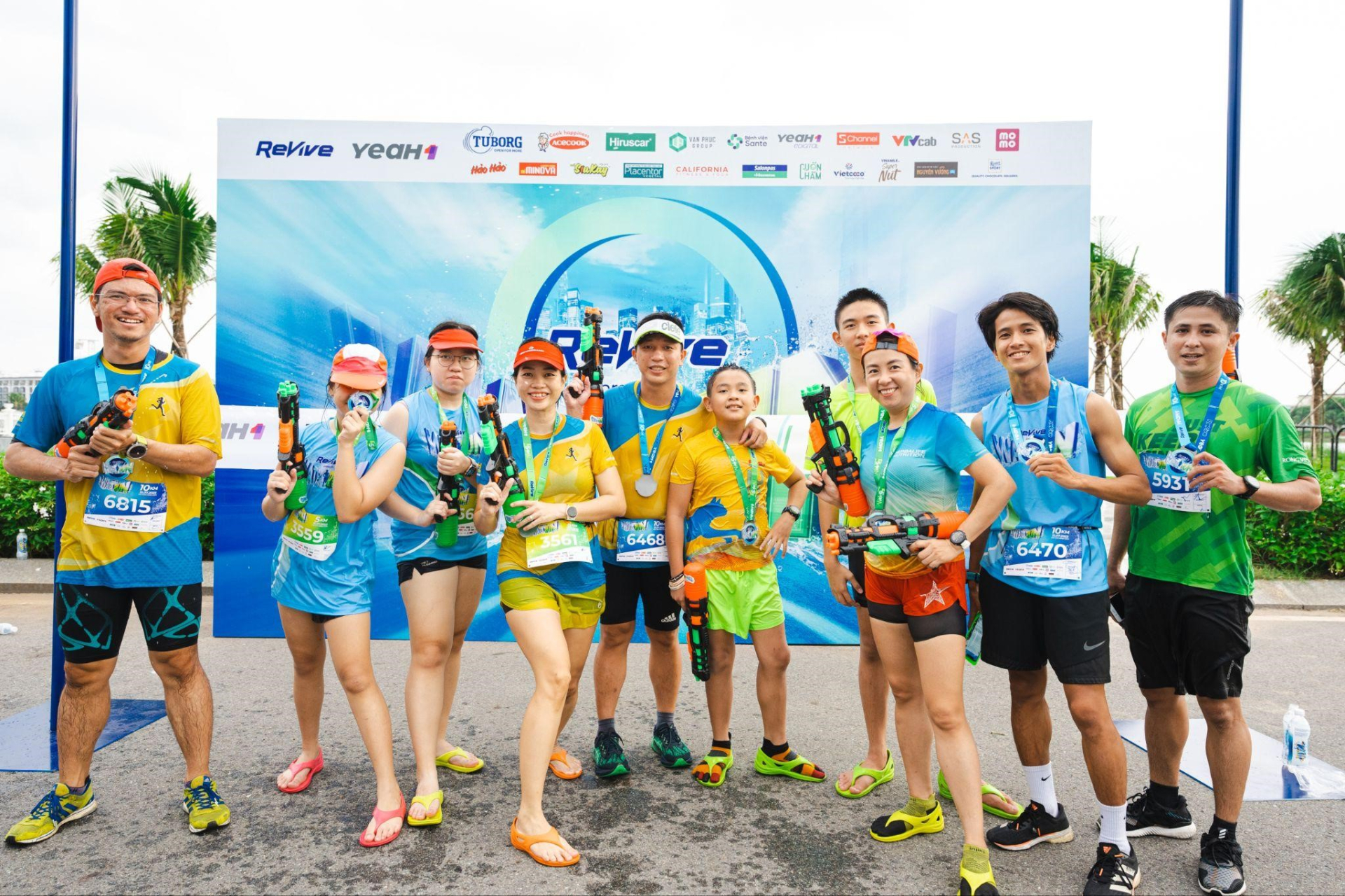 Lộ diện hàng loạt khoảnh khắc “ướt đẫm” thú vị từ hơn 7000 Runner tại Revive Water Run 2023 - ảnh 12