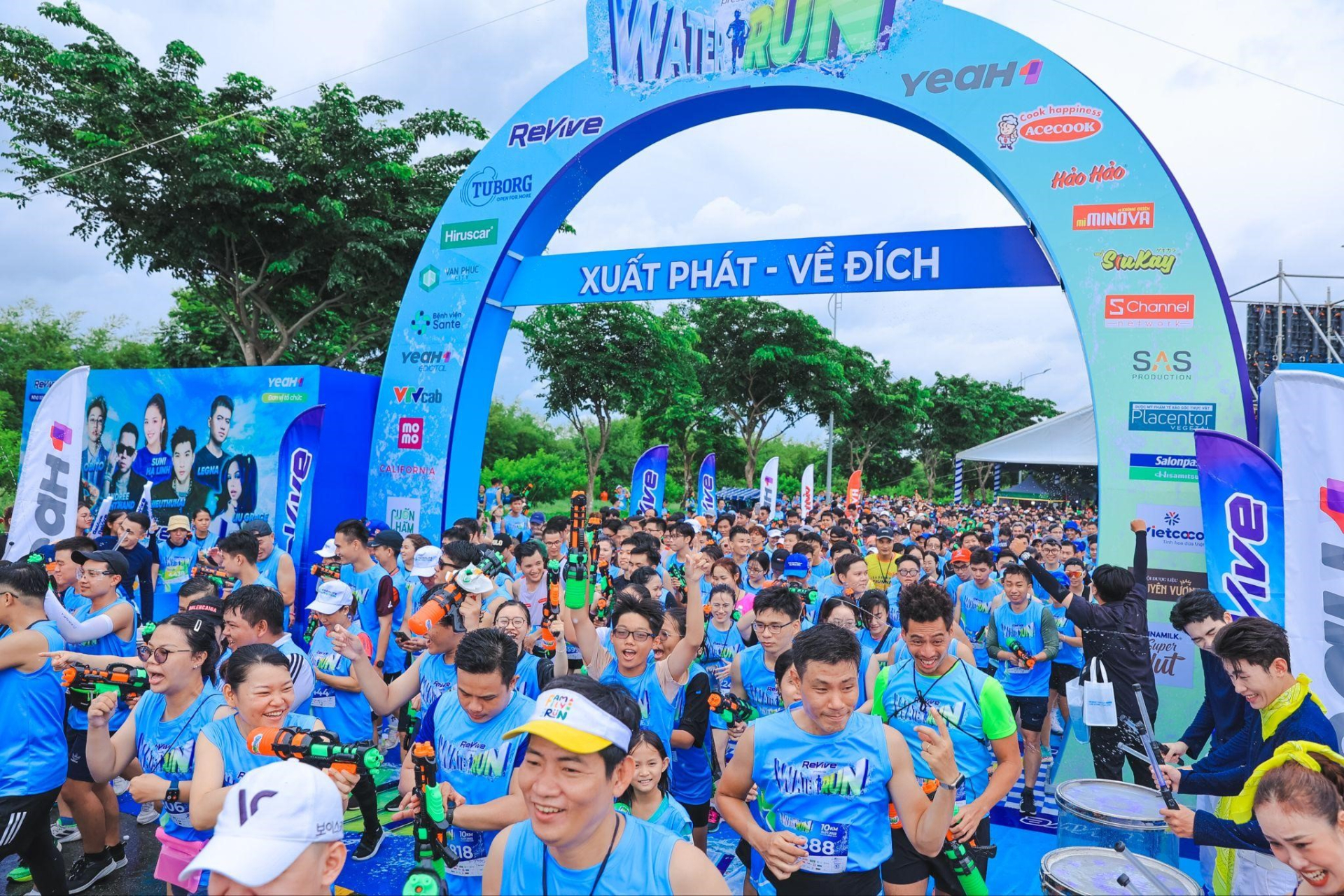 Lộ diện hàng loạt khoảnh khắc “ướt đẫm” thú vị từ hơn 7000 Runner tại Revive Water Run 2023 - ảnh 3