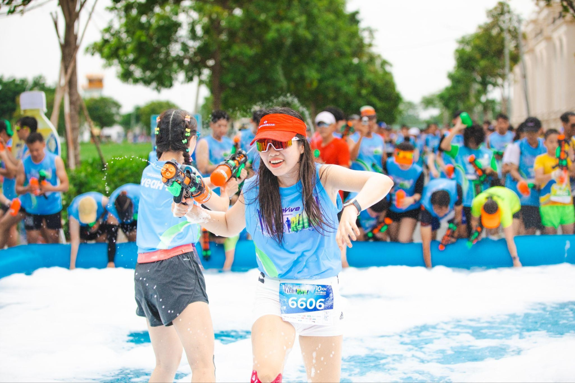 Lộ diện hàng loạt khoảnh khắc “ướt đẫm” thú vị từ hơn 7000 Runner tại Revive Water Run 2023 - ảnh 4