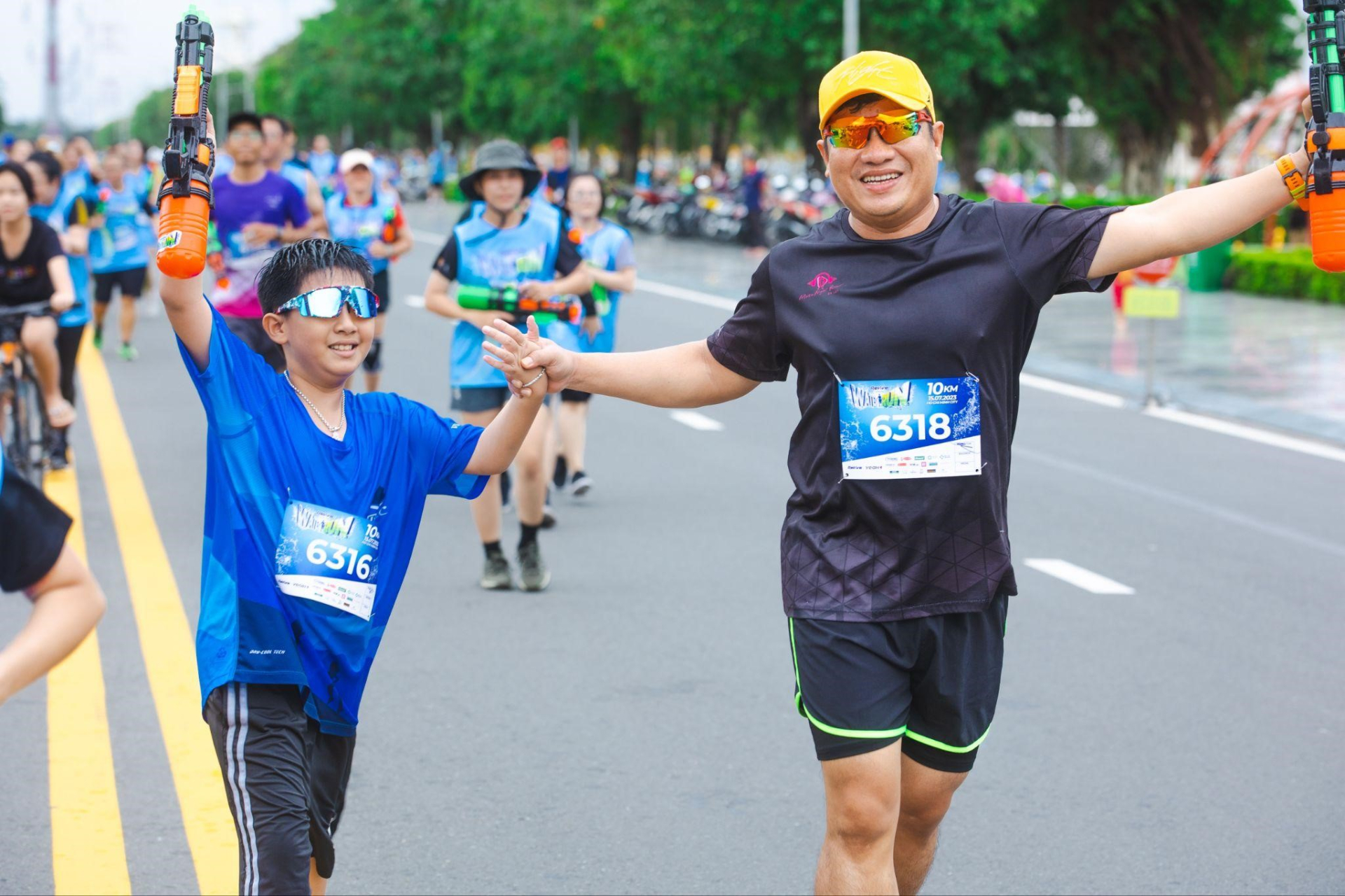 Lộ diện hàng loạt khoảnh khắc “ướt đẫm” thú vị từ hơn 7000 Runner tại Revive Water Run 2023 - ảnh 7