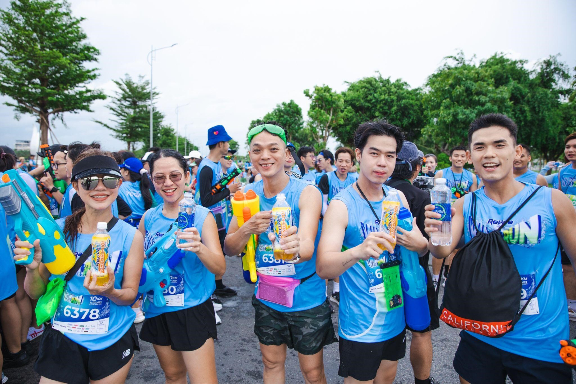Lộ diện hàng loạt khoảnh khắc “ướt đẫm” thú vị từ hơn 7000 Runner tại Revive Water Run 2023 - ảnh 9