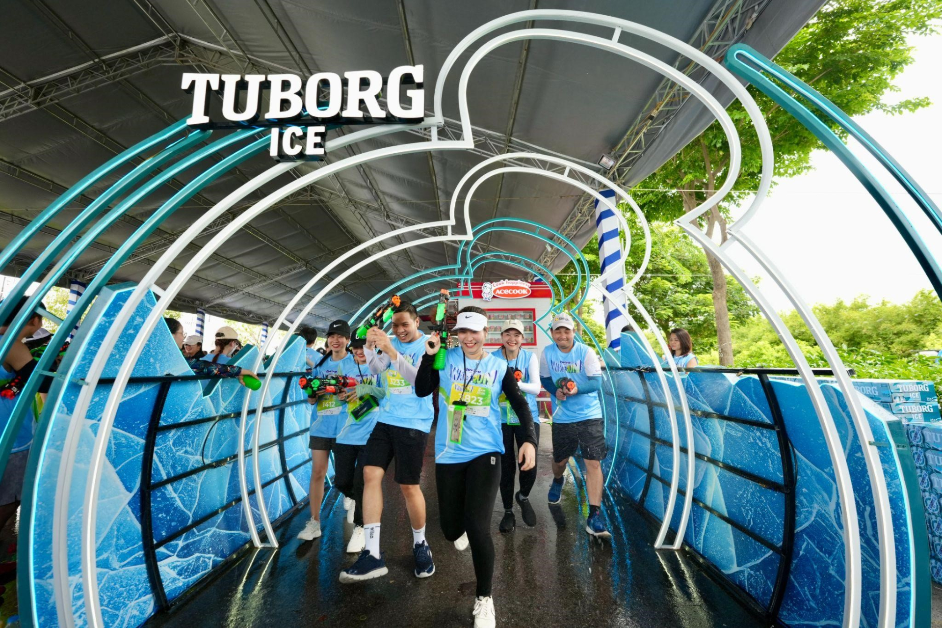 Hơn 7.000 khán giả cùng Tuborg  băng qua mọi cuộc vui, tận hưởng đại tiệc nước mát lạnh tại Water Run 2023 - ảnh 2