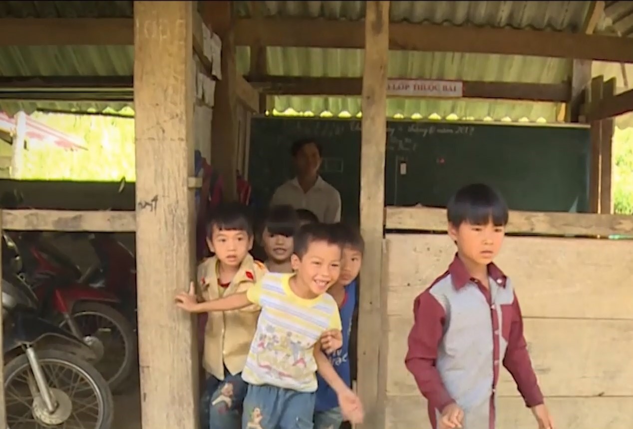 Kỷ lục flex ảnh gà rán Jollibee: Đạt hơn 600.000 bình luận chỉ trong 1 tháng - ảnh 1