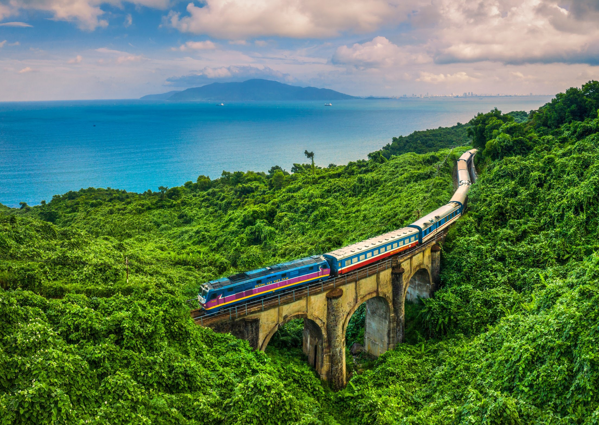 Du lịch 2/9, khám phá tuyến đường sắt đẹp nhất thế giới với ưu đãi từ ZaloPay - ảnh 1