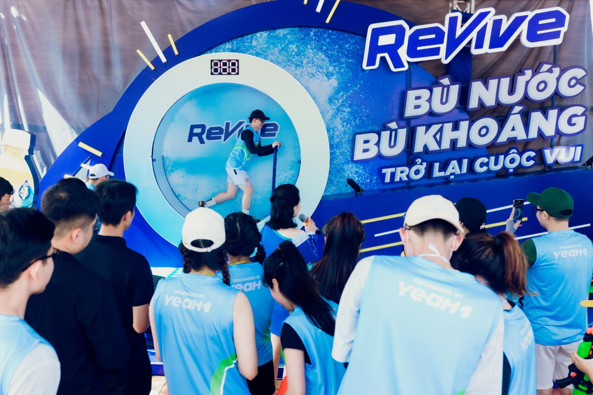 Chấn động loạt khoảnh khắc “mát mẻ” từ 4000 chân chạy tại đường chạy nước Revive Water Run 2023 - ảnh 10