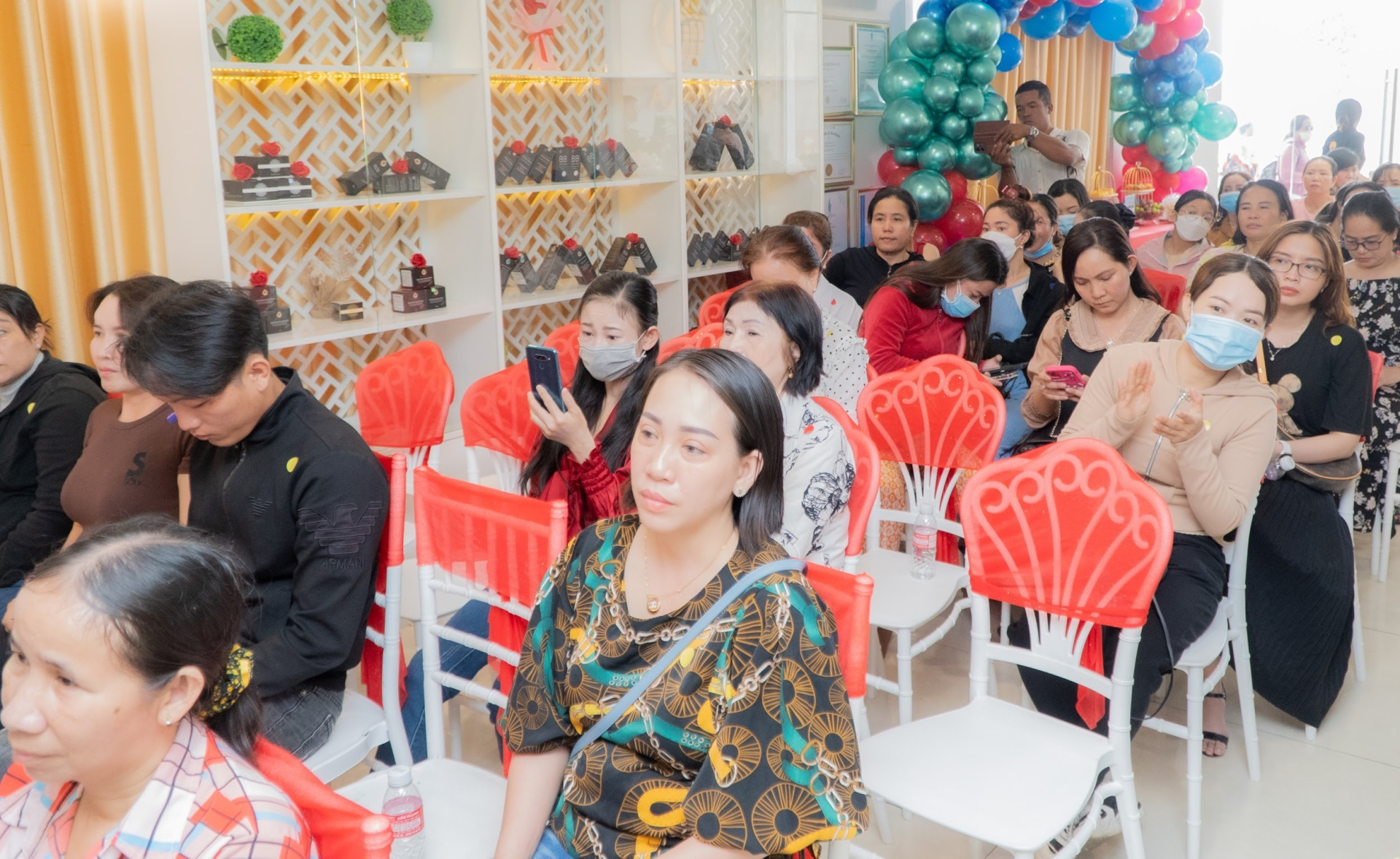 Tưng bừng khai trương Thẩm Mỹ Viện Quốc Tế Aura 5 sao tại TP.Trà Vinh - ảnh 2
