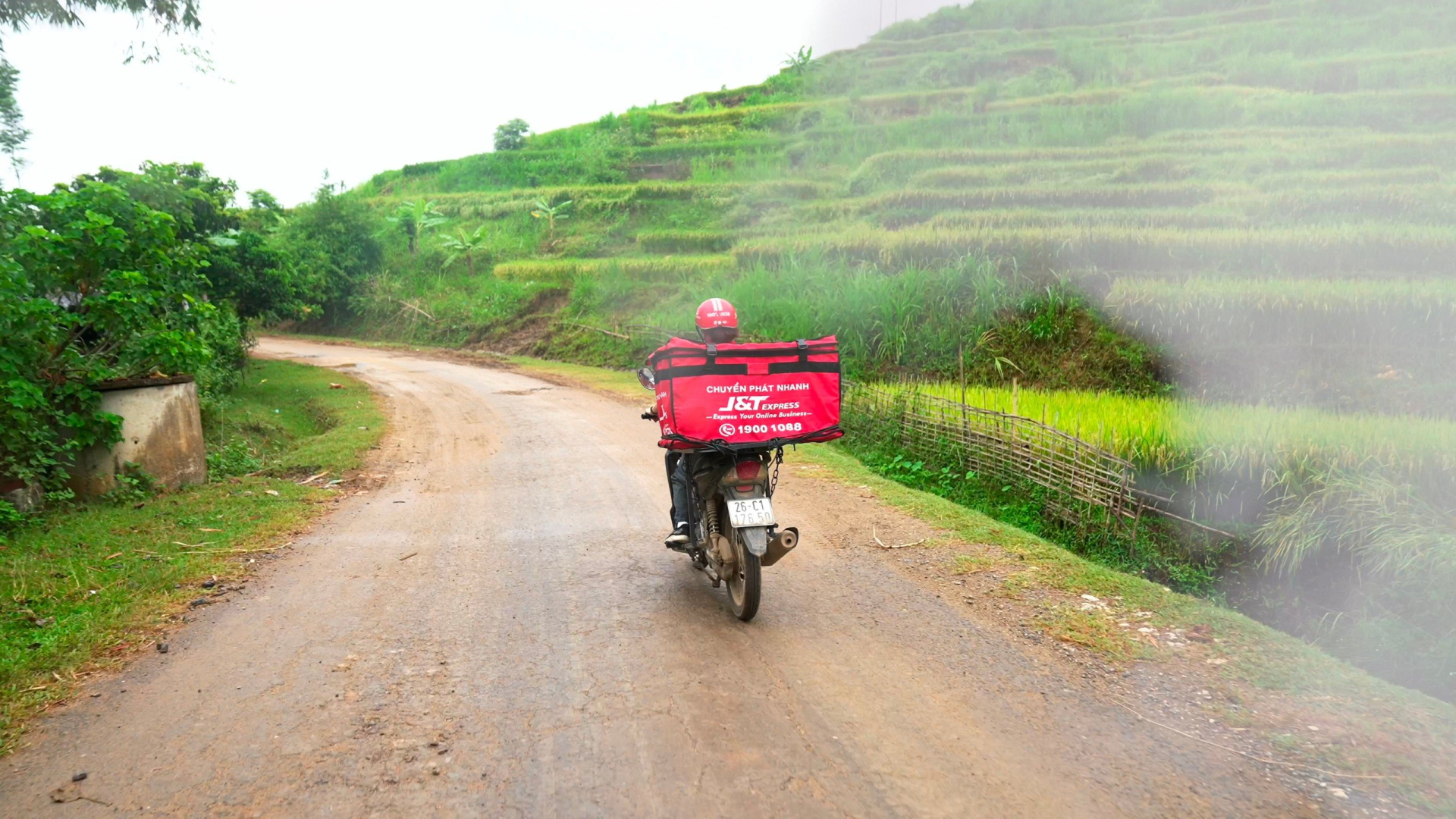 Nữ shipper J&T Express hạnh phúc vì mỗi gói hàng chứa đựng niềm vui cho đồng bào - ảnh 3