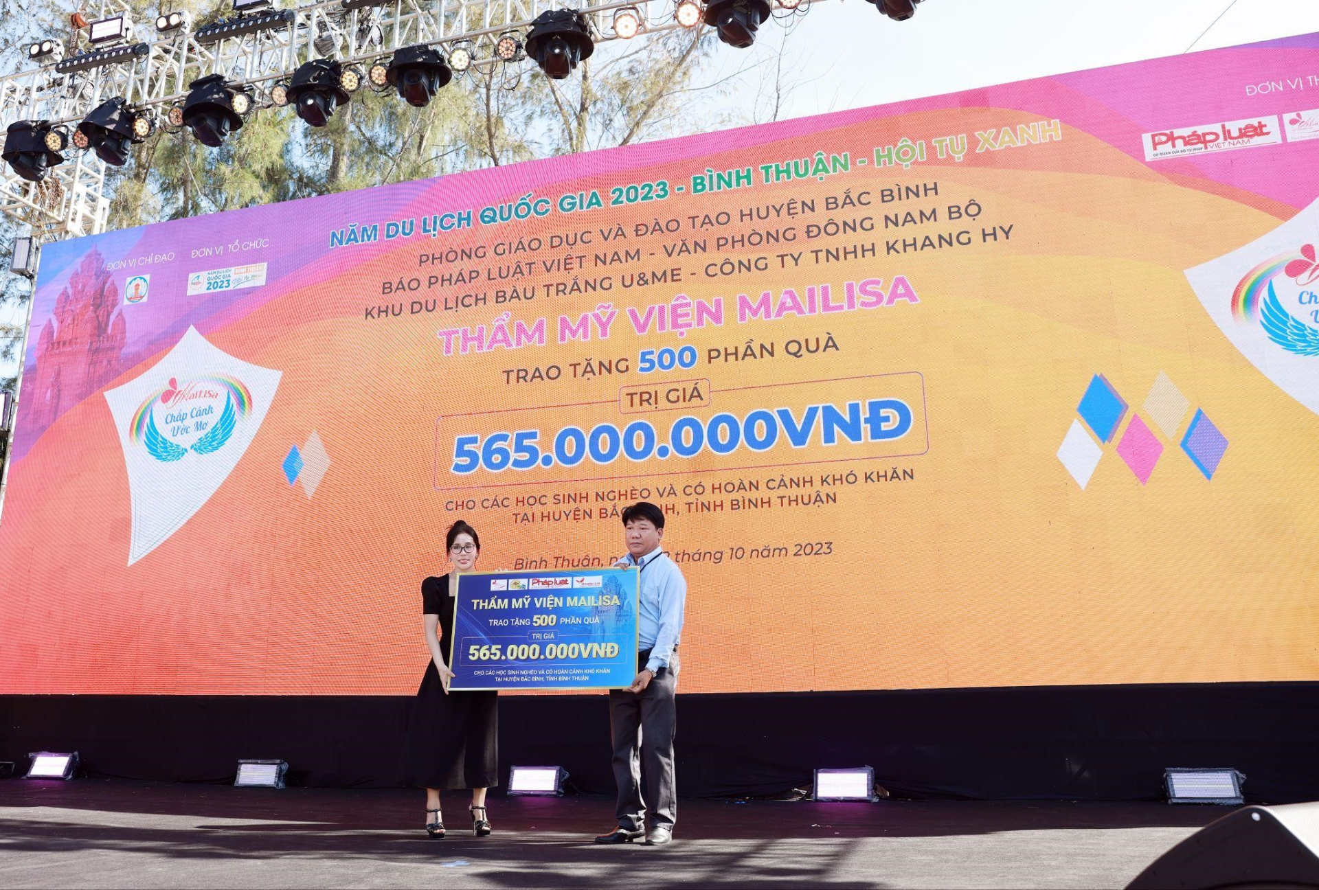 Thẩm mỹ viện Mailisa chi tiền tỷ để trao tặng 500 phần quà cho các em có hoàn cảnh khó khăn tại Bình Thuận - ảnh 2
