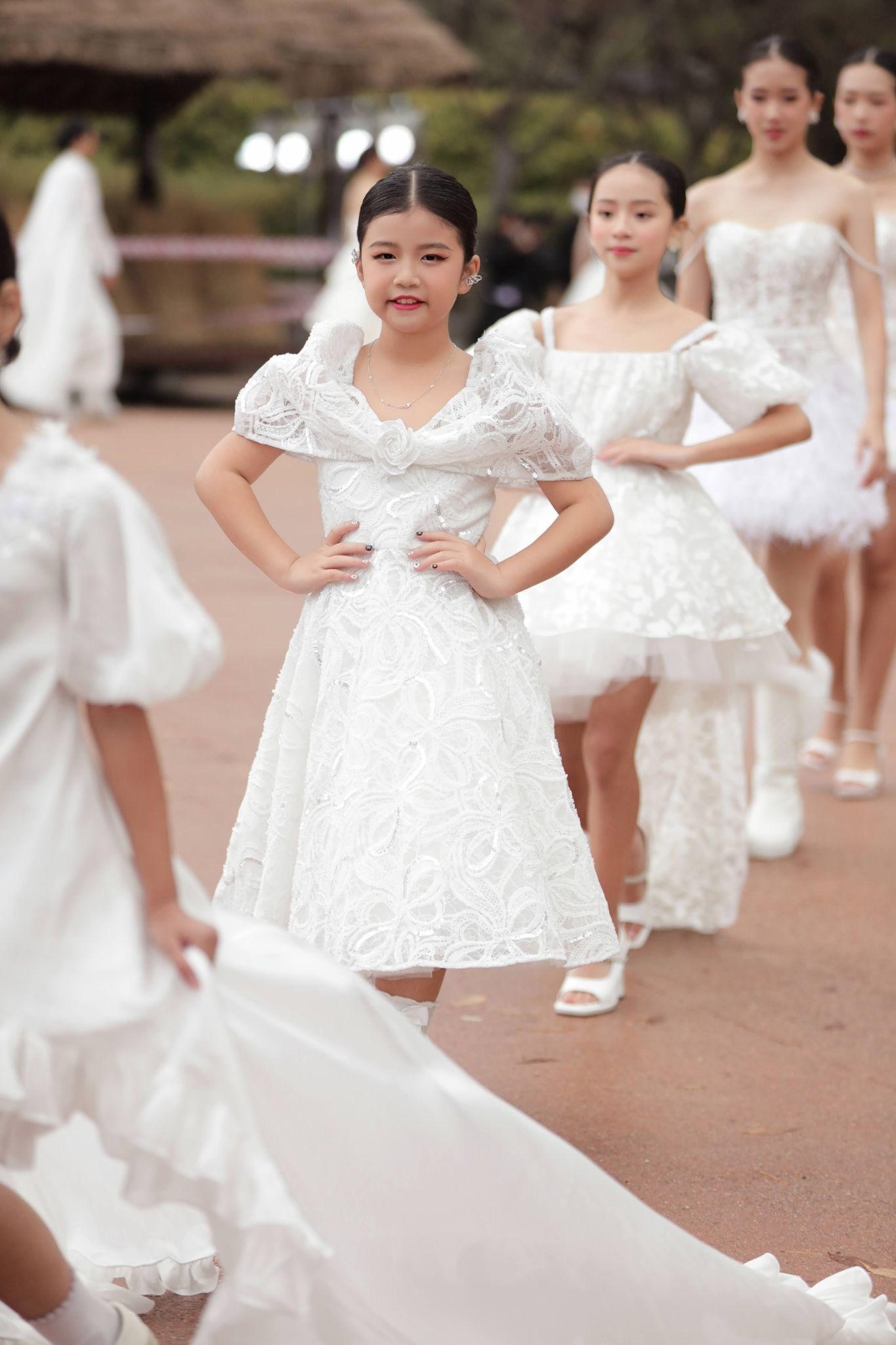 Minnie Cindy - Mẫu nhí Việt Nam tỏa sáng trên sàn diễn quốc tế Asian Kids Fashion Week - ảnh 9