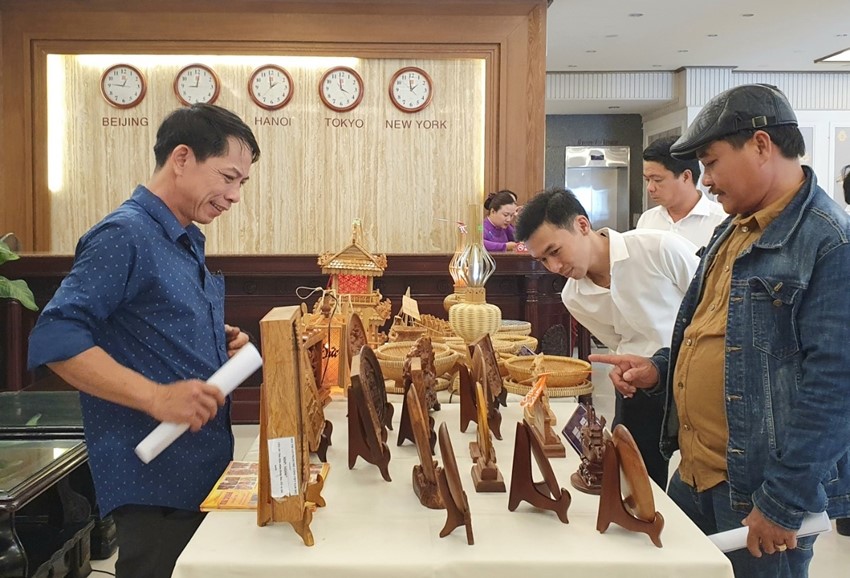 Nghệ Nhân 'TRẦN PHƯỚC HOÀNG' Làng nghề Mộc Mỹ Nghệ Chạm Khắc Gỗ ở Huế mang thương hiệu là 'Đồ Gỗ Hoàng C.A' - ảnh 4