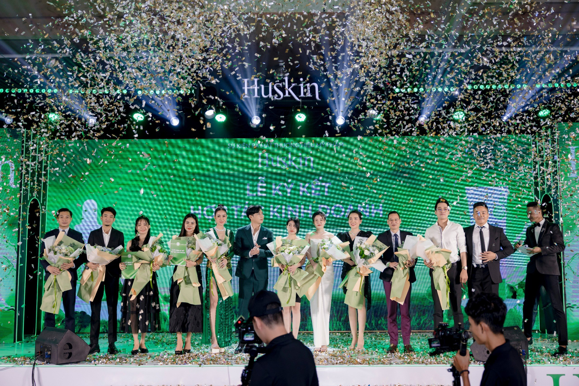 Vợ chồng Hồ Quang Hiếu ra mắt thương hiệu mỹ phẩm Huskin - ảnh 10