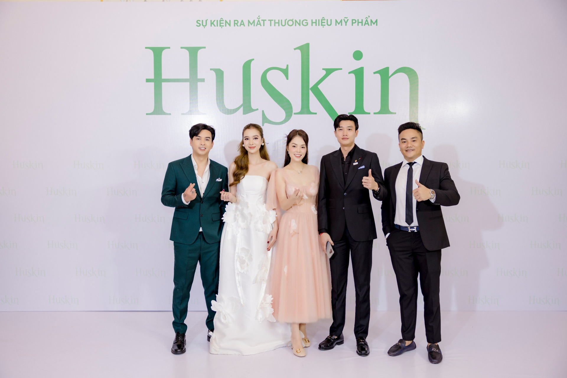 Vợ chồng Hồ Quang Hiếu ra mắt thương hiệu mỹ phẩm Huskin - ảnh 2