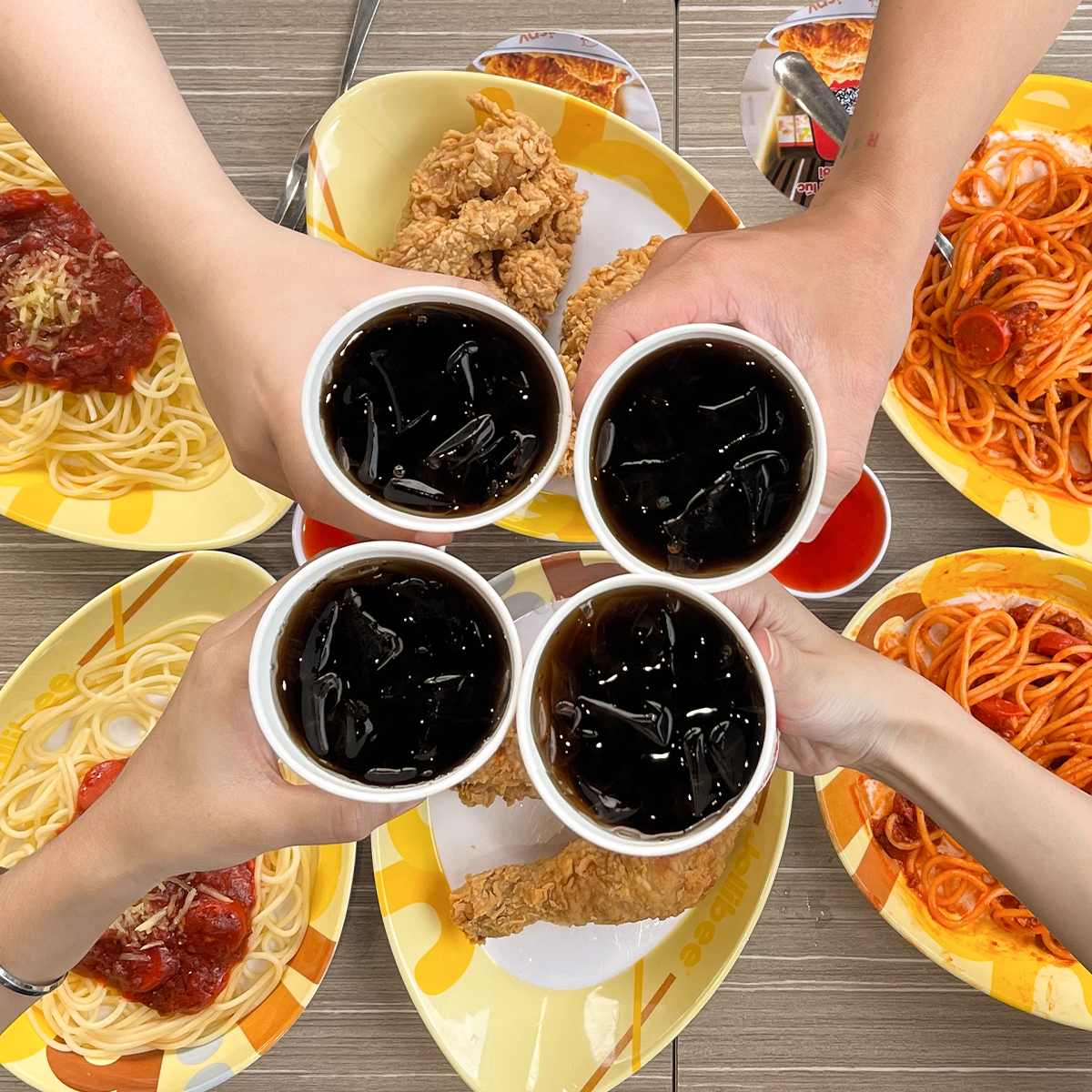 4 ngày tận hưởng combo 99.000 đồng “ê hề” món ngon từ Jollibee - ảnh 3