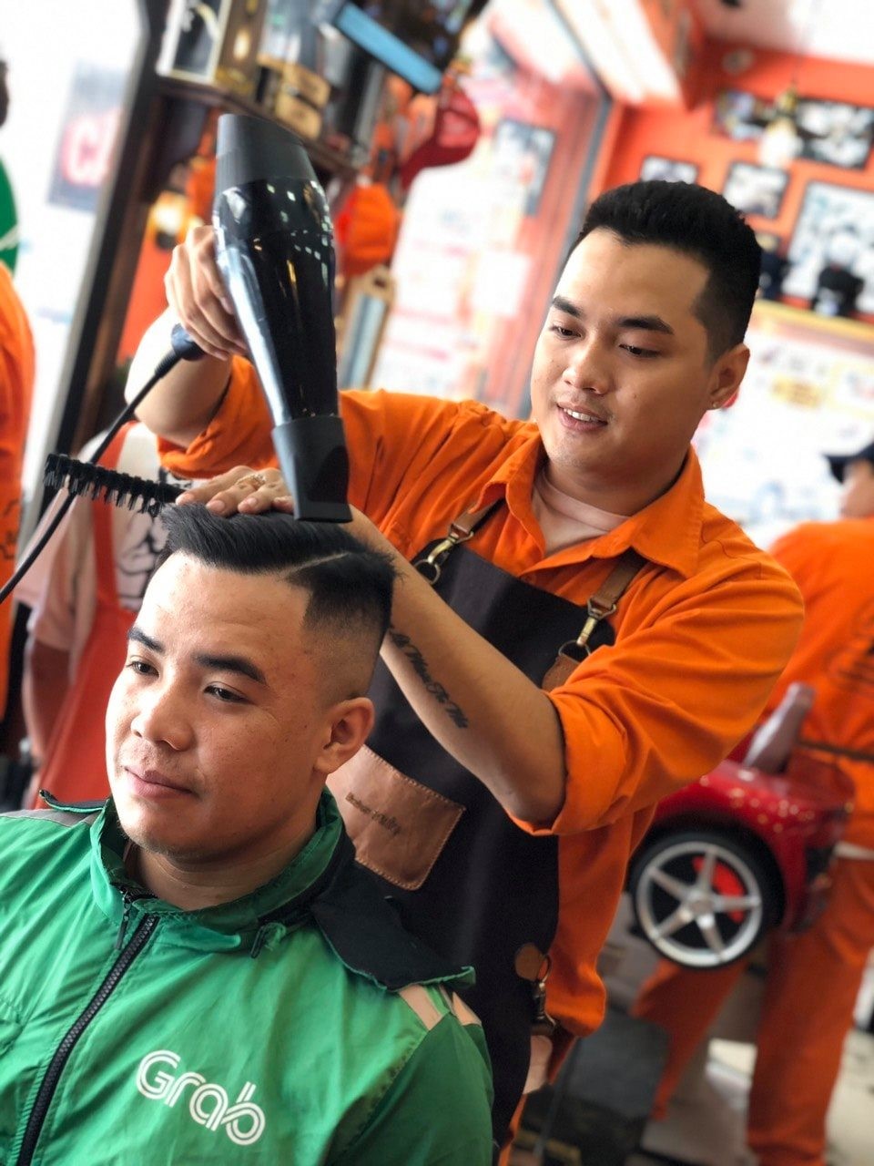 Đông Tây Barbershop: Nơi trải nghiệm cắt tóc độc đáo và hấp dẫn dành cho phái mạnh - ảnh 6