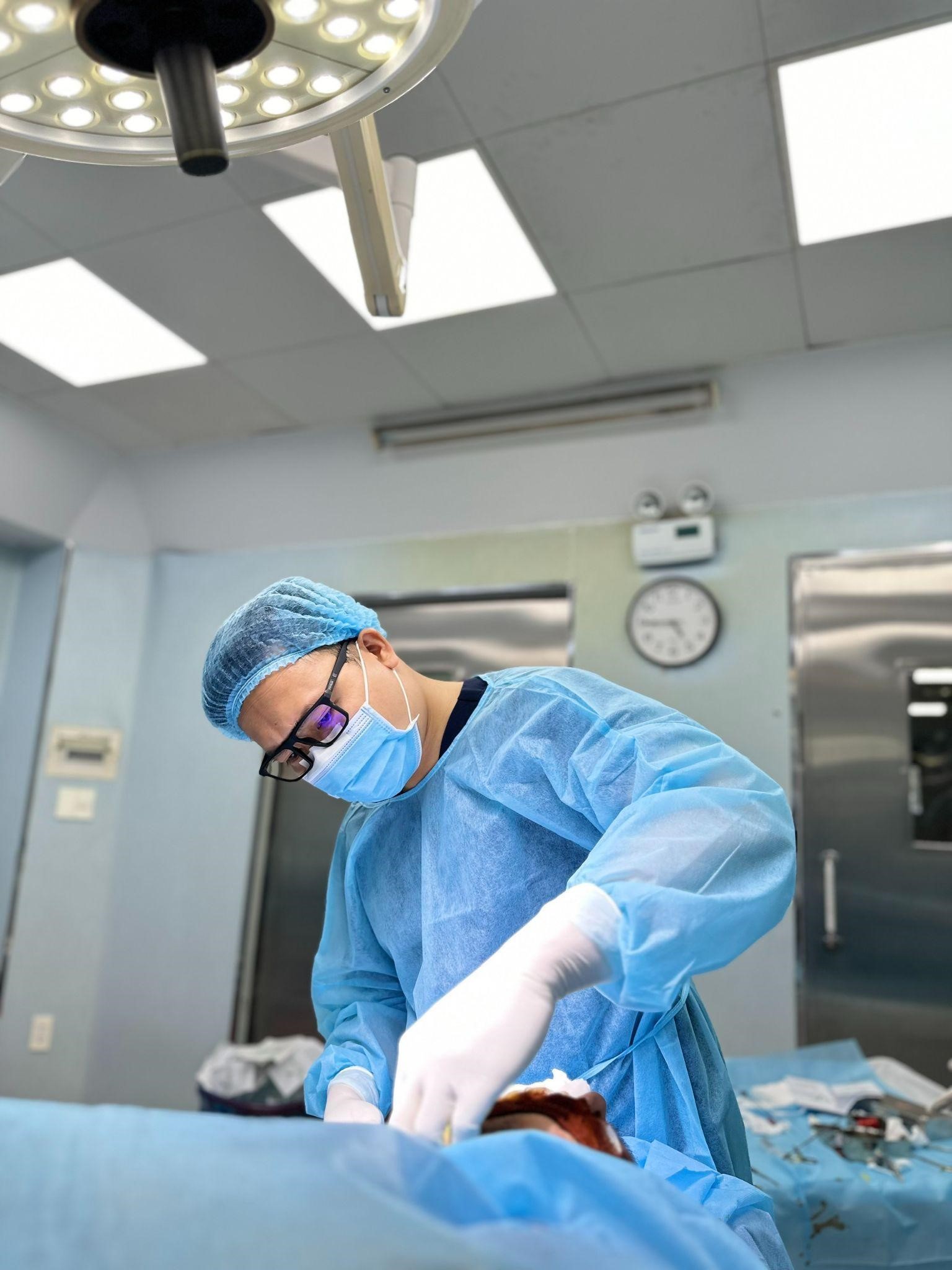 Hành trình tạo dựng vẻ đẹp cho khách hàng của bác sĩ Hiếu Tâm - ảnh 6