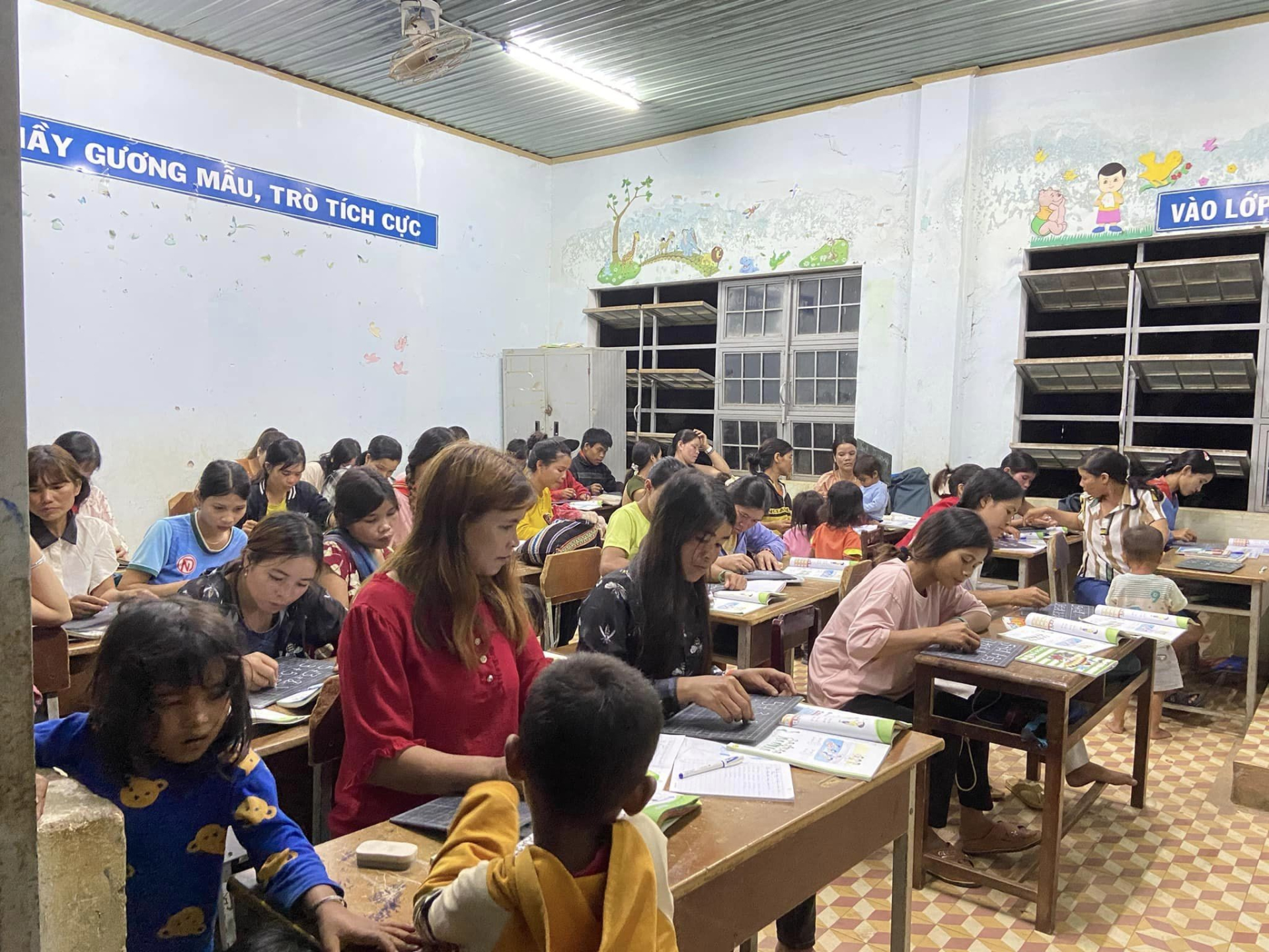 Trung úy Lê Tuấn Thành - Hành trình xây dựng lớp học tình thương cho các em nhỏ ở làng Kret Krot, tỉnh Gia Lai - ảnh 2