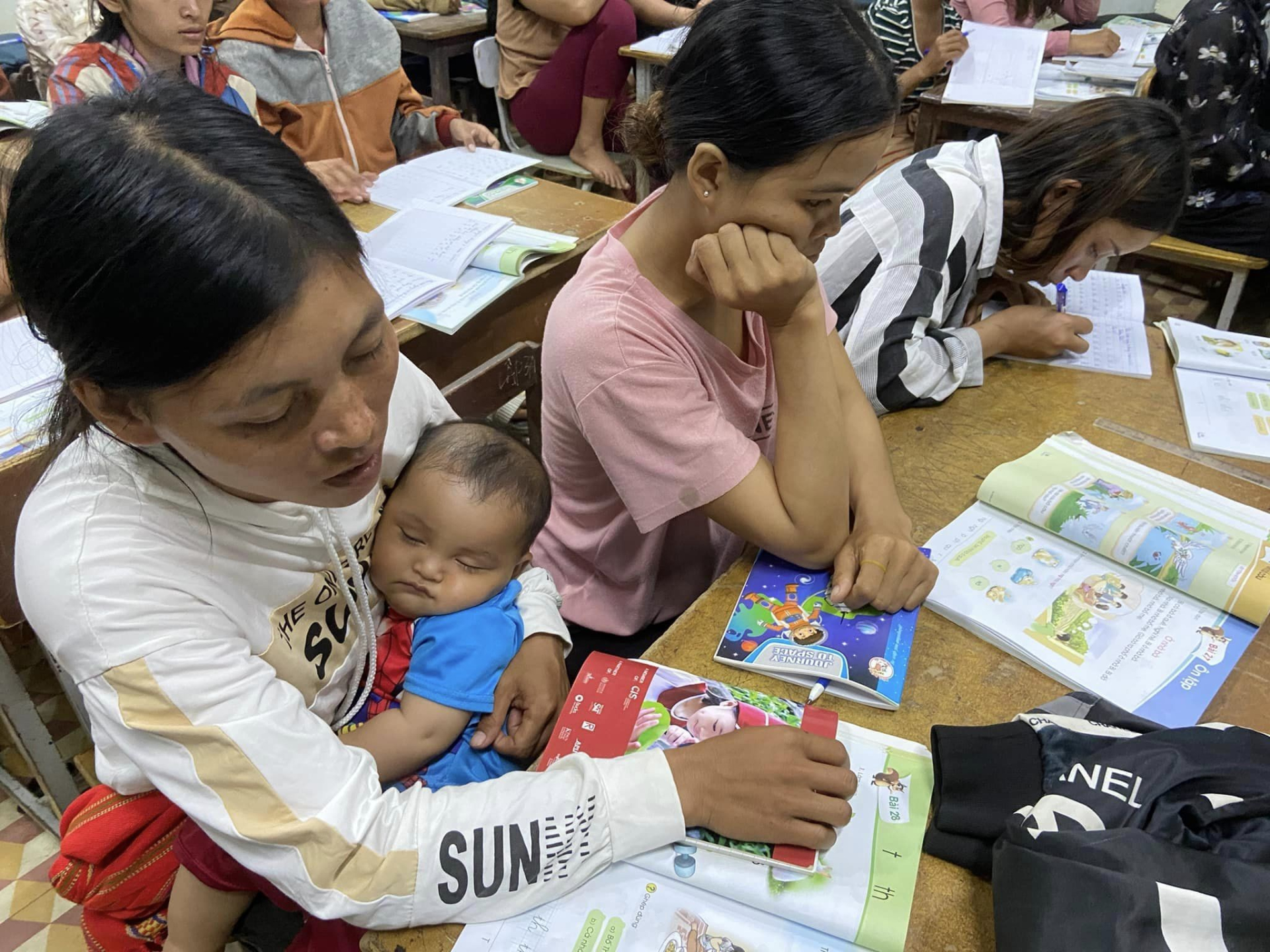 Trung úy Lê Tuấn Thành - Hành trình xây dựng lớp học tình thương cho các em nhỏ ở làng Kret Krot, tỉnh Gia Lai - ảnh 3