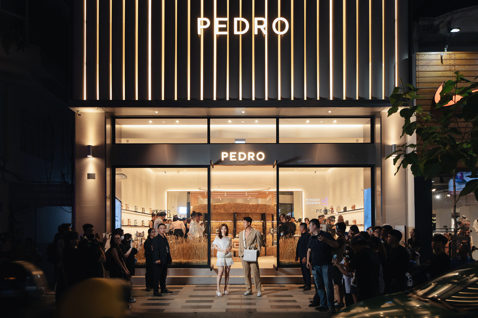 Tuấn Trần - Phương Anh Đào tái ngộ sau phim “MAI” tại sự kiện khai trương Flagship Store đầu tiên của PEDRO - ảnh 1