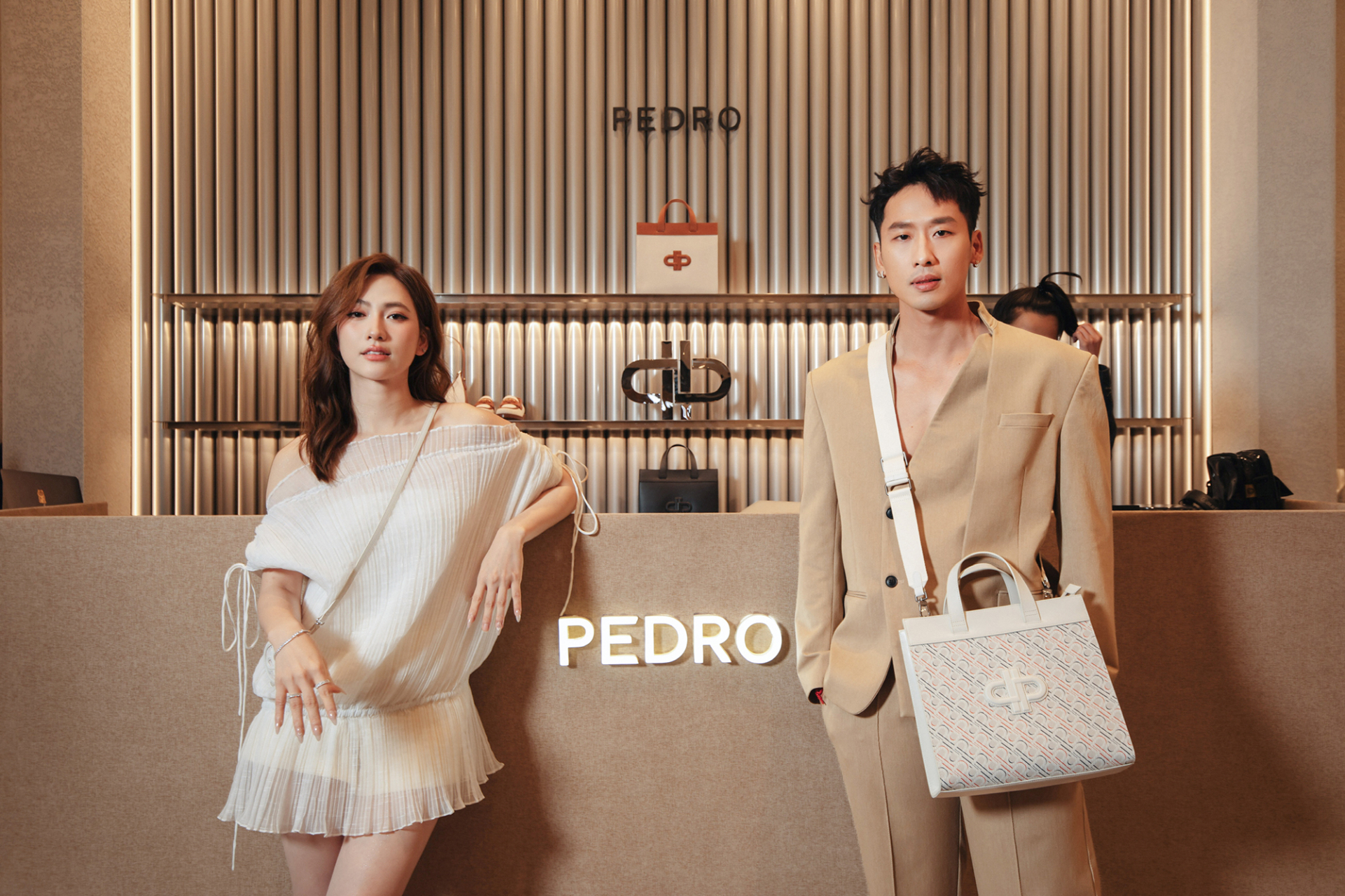 Tuấn Trần - Phương Anh Đào tái ngộ sau phim “MAI” tại sự kiện khai trương Flagship Store đầu tiên của PEDRO - ảnh 2