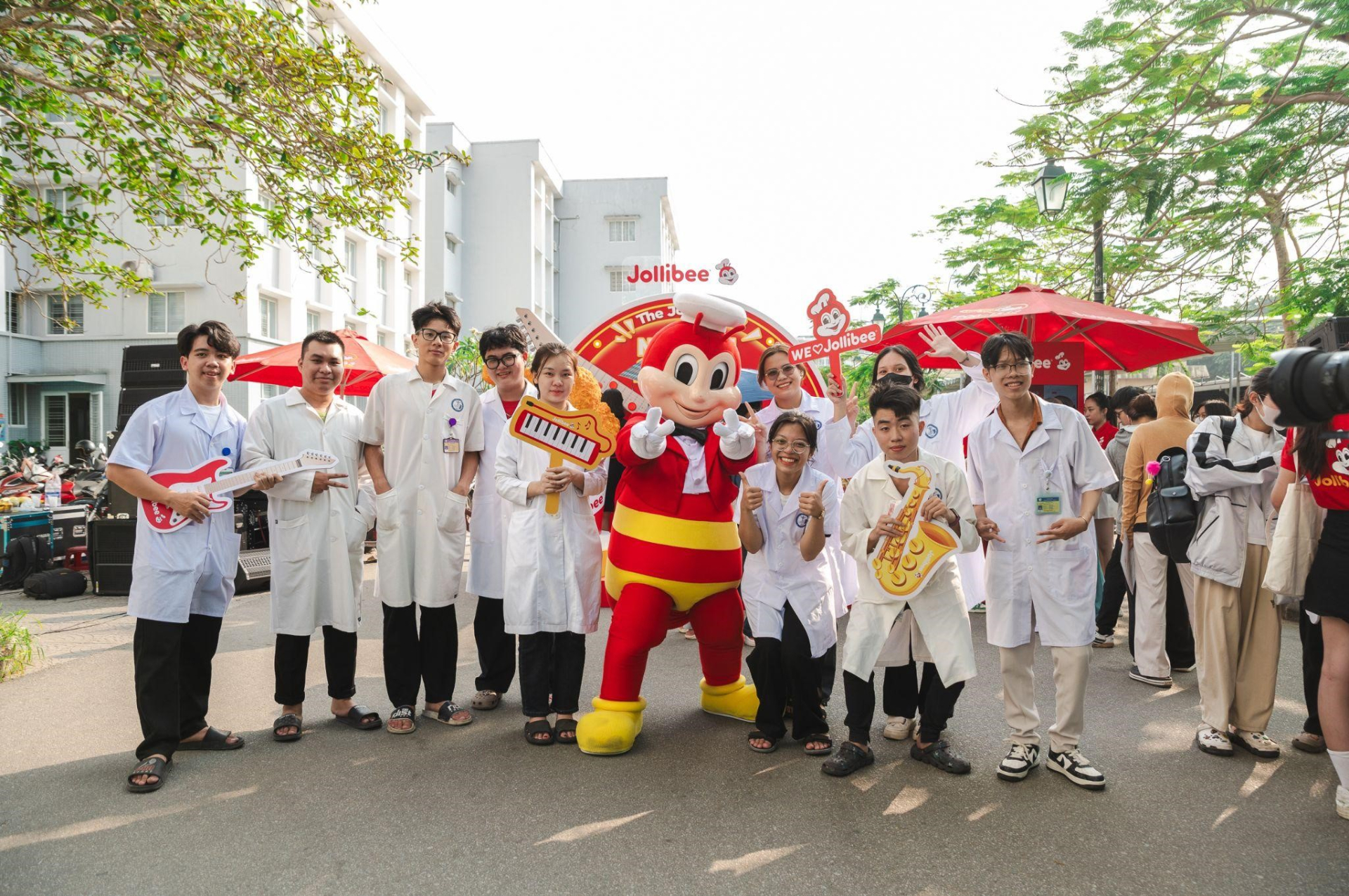 Jollibee Việt Nam “ghi điểm” với GenZ tại 300 trường đại học, cao đẳng - ảnh 6