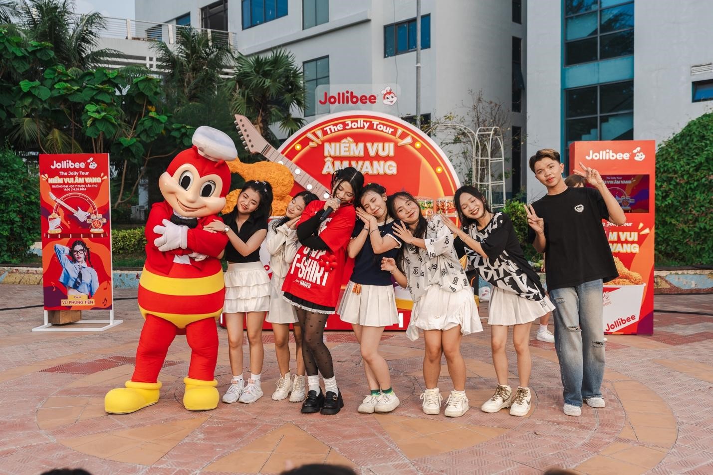 Jollibee Việt Nam “ghi điểm” với GenZ tại 300 trường đại học, cao đẳng - ảnh 5