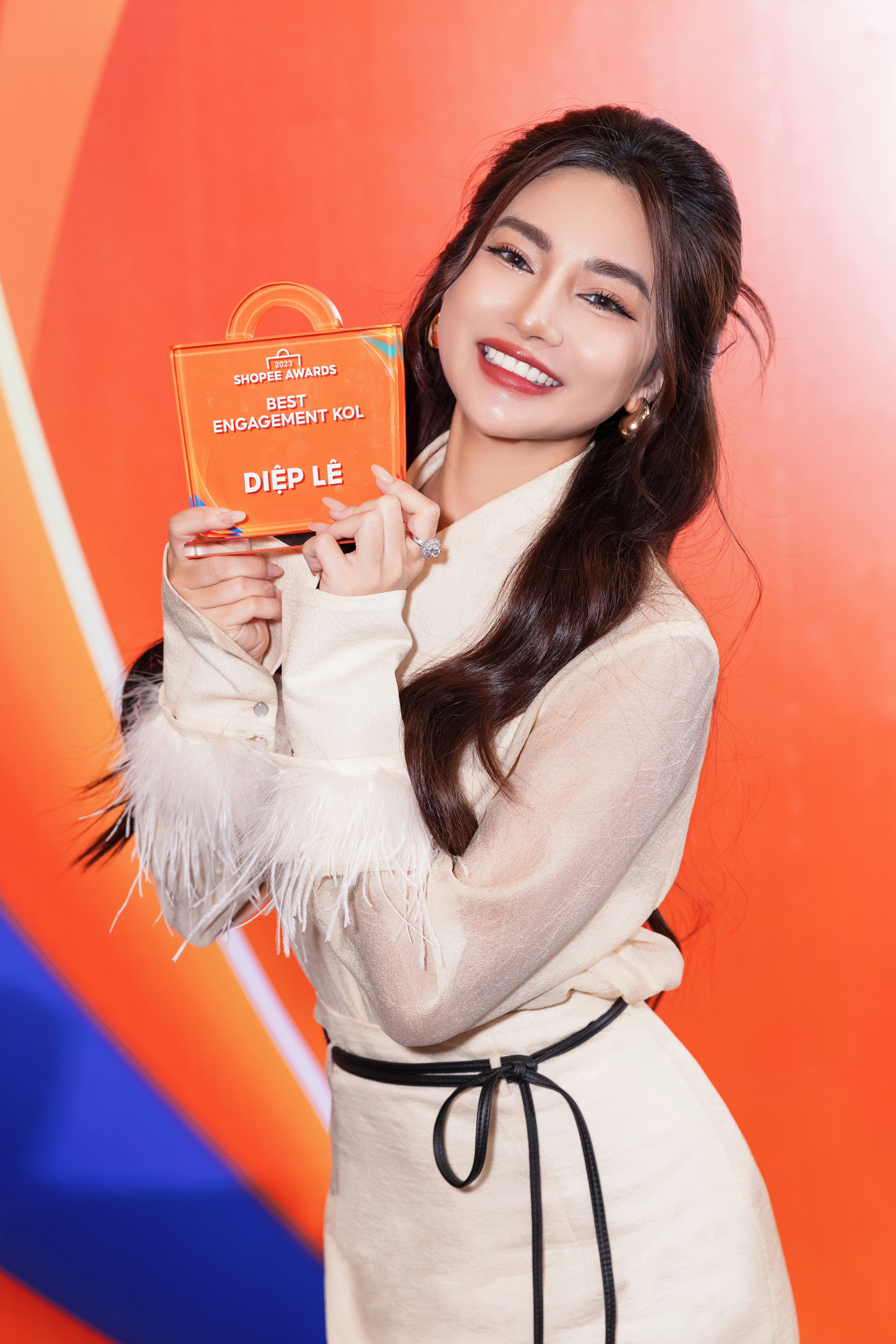 Diệp Lê được vinh danh với giải thưởng “Best Engagement KOL” tại Shopee Award 2023 - ảnh 1