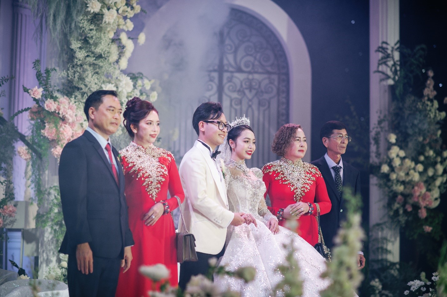 Đám cưới cổ tích của ái nữ doanh nghiệp sầu riêng Tiền Giang - ảnh 2