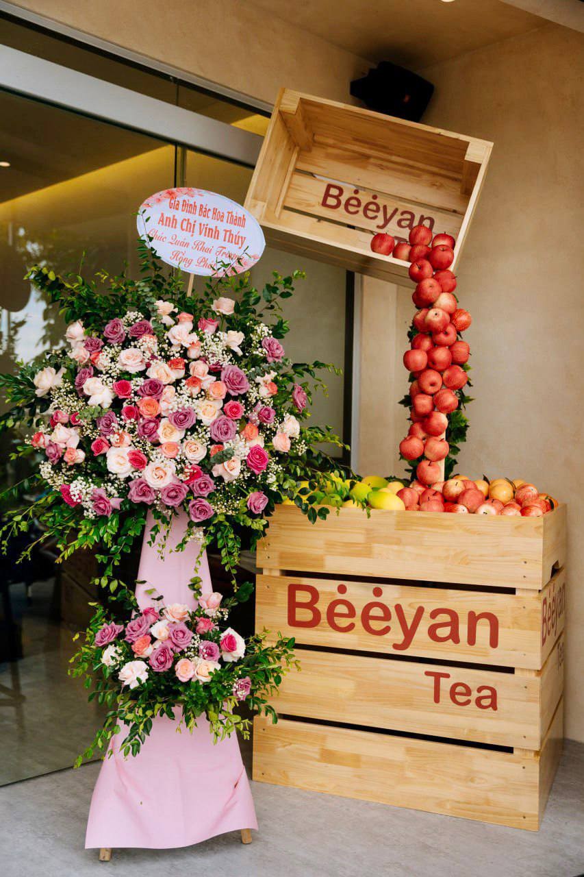 Thực hư chuyện giới trẻ đua nhau check-in thùng trái cây “lơ lửng” cực kì “độc lạ” lần đầu xuất hiện tại Hà Nội - ảnh 1