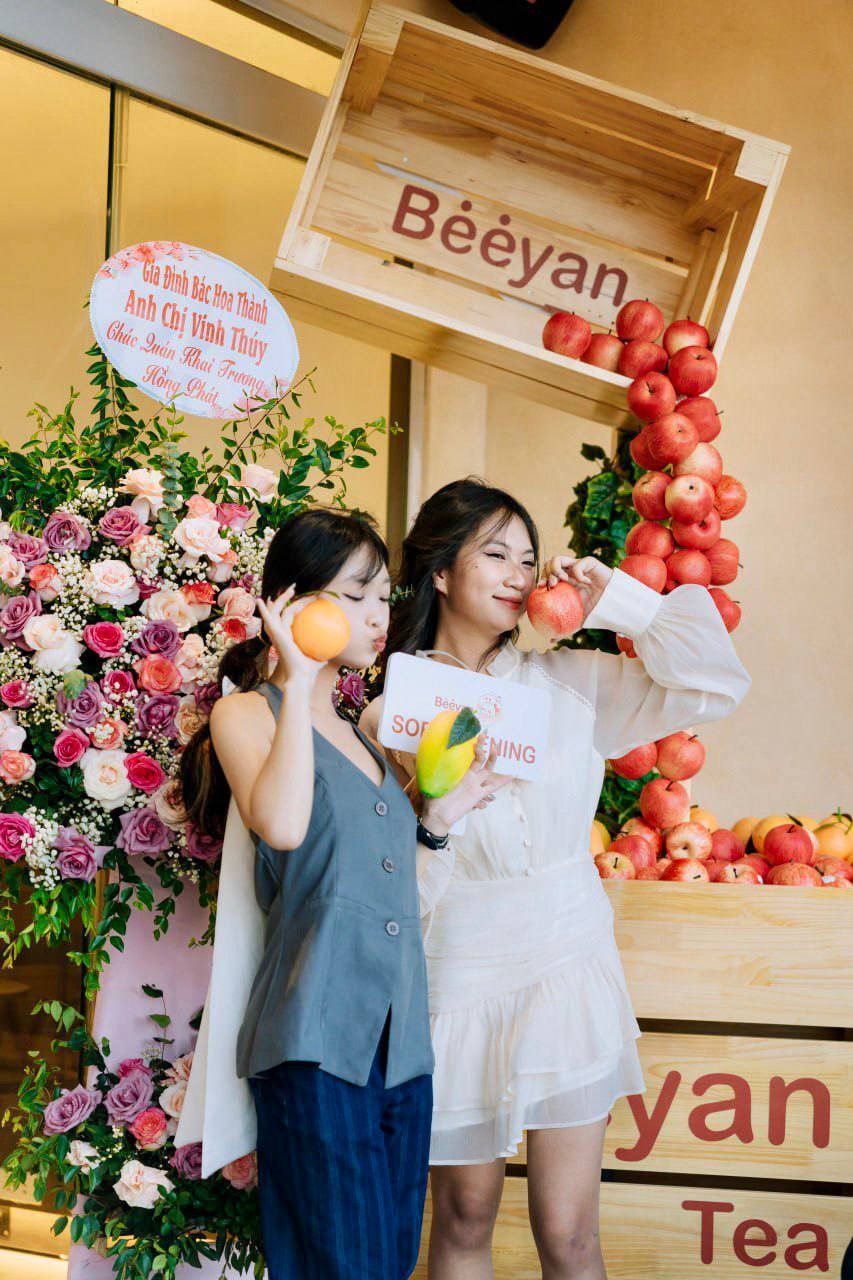 Thực hư chuyện giới trẻ đua nhau check-in thùng trái cây “lơ lửng” cực kì “độc lạ” lần đầu xuất hiện tại Hà Nội - ảnh 2