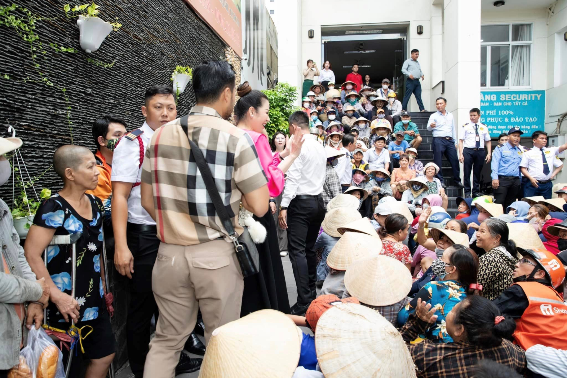 Chủ tịch tập đoàn bảo vệ Long Hoàng 20 năm làm thiện nguyện theo cách riêng - ảnh 6