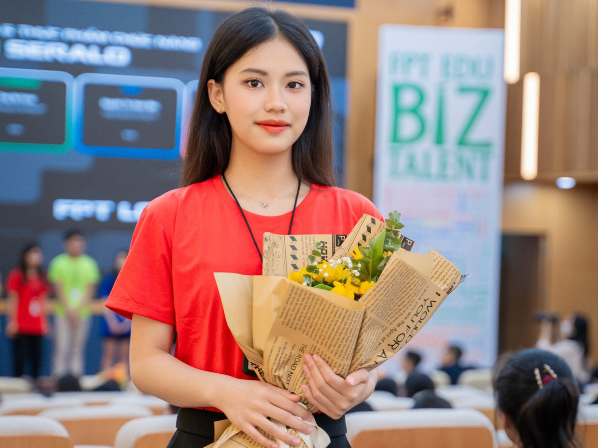 Cô gái xinh như hoa hậu là trưởng ban tổ chức dự án thiện nguyện vùng cao - ảnh 4