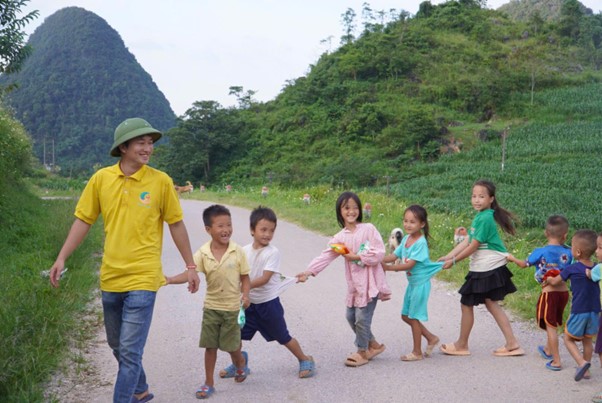 Quỹ Trăng Khuyết đồng hành cùng Bộ Y tế thăm hỏi và trao quà cho cán bộ ngành y và bà con tại Cao Bằng - ảnh 3