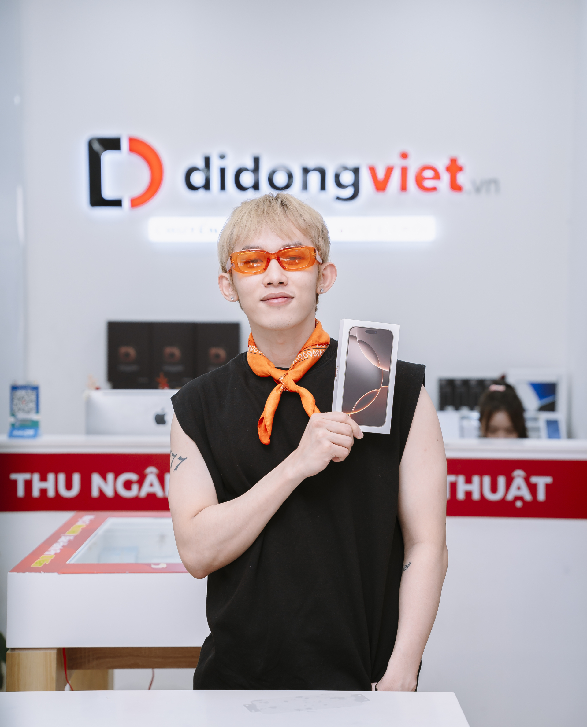 Dàn nghệ sĩ “Anh trai vượt ngàn chông gai” đi sắm iPhone 16 Pro Max - ảnh 2